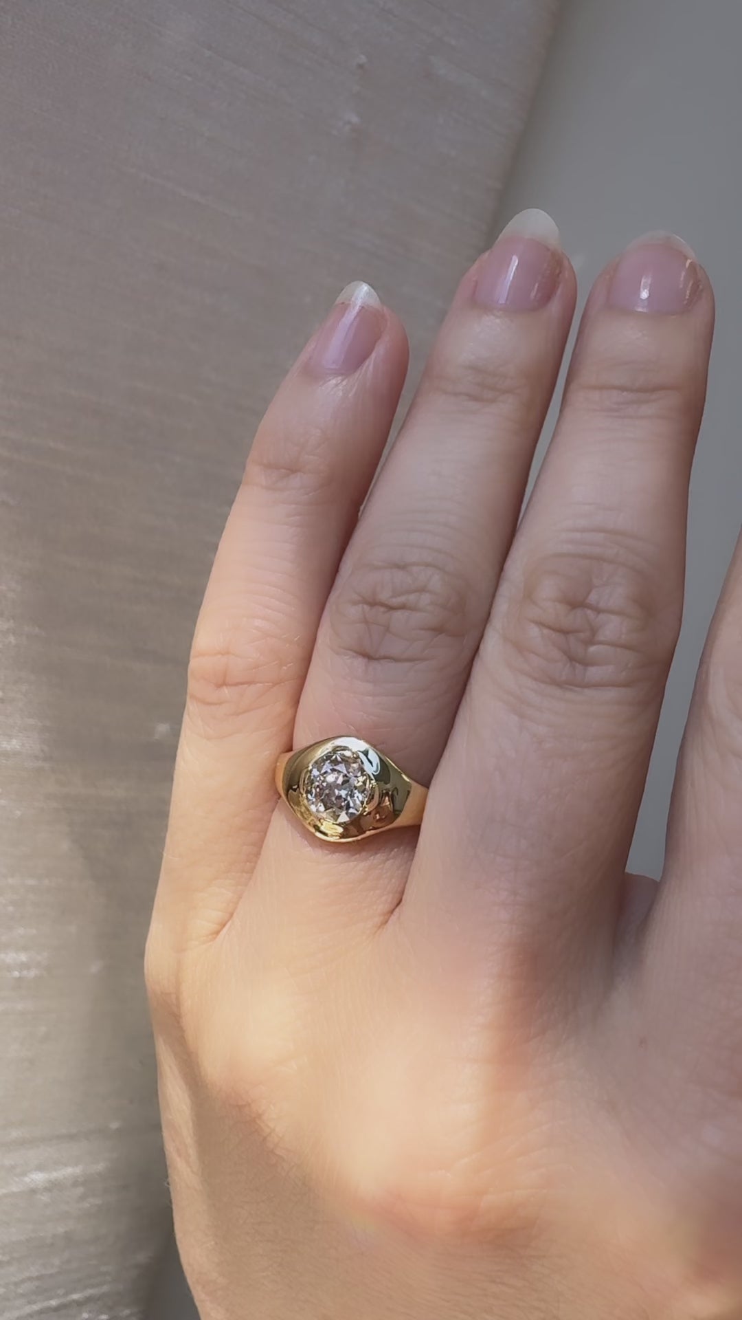 m-z color, si-i clarity diamond in yellow gold setting