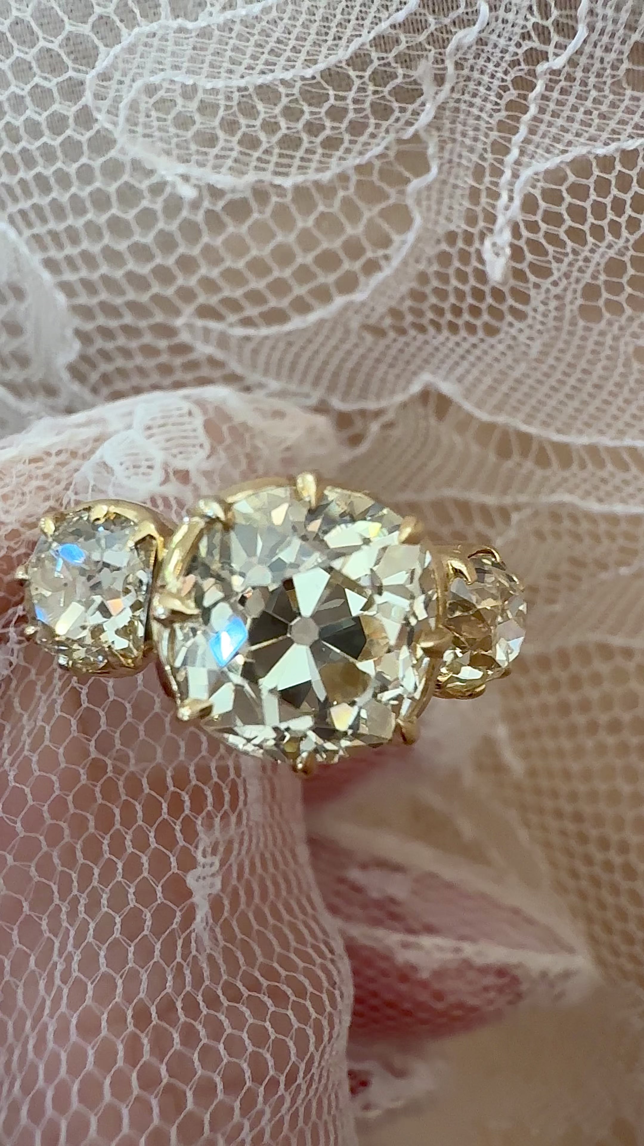 m-z color, vs clarity diamond in yellow gold setting