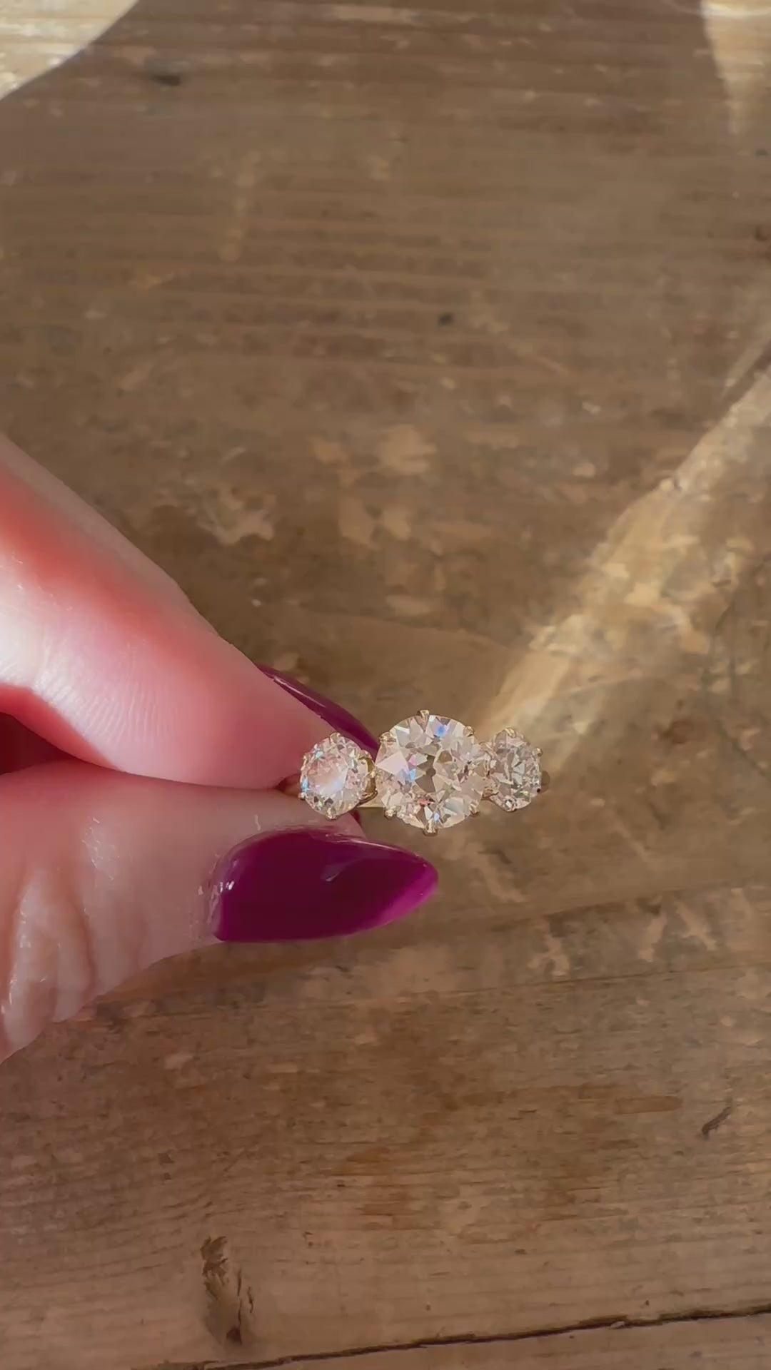 m-z color, si-i clarity diamond in yellow gold setting