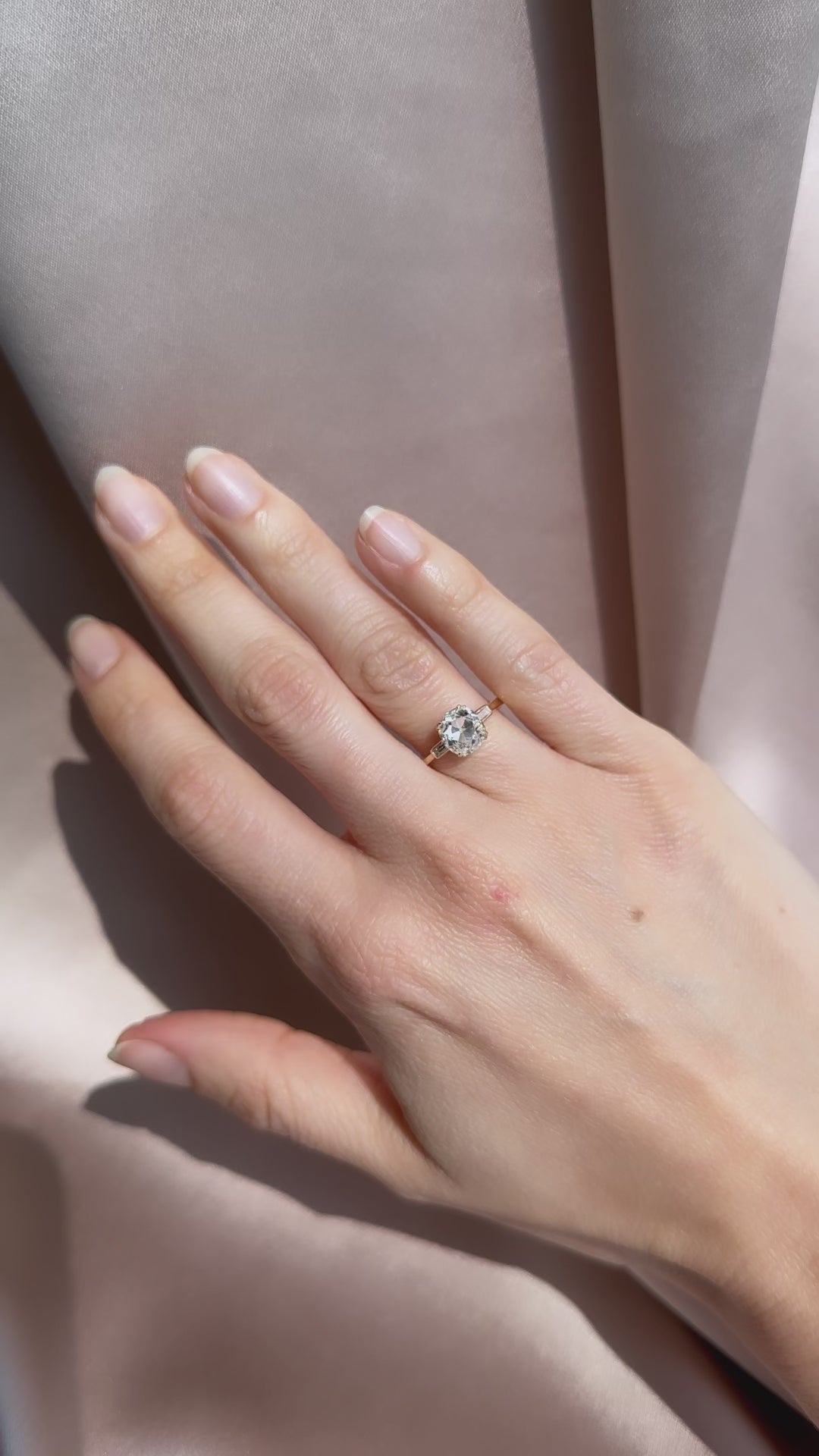 g-h-i color, si-i clarity diamond in yellow gold setting