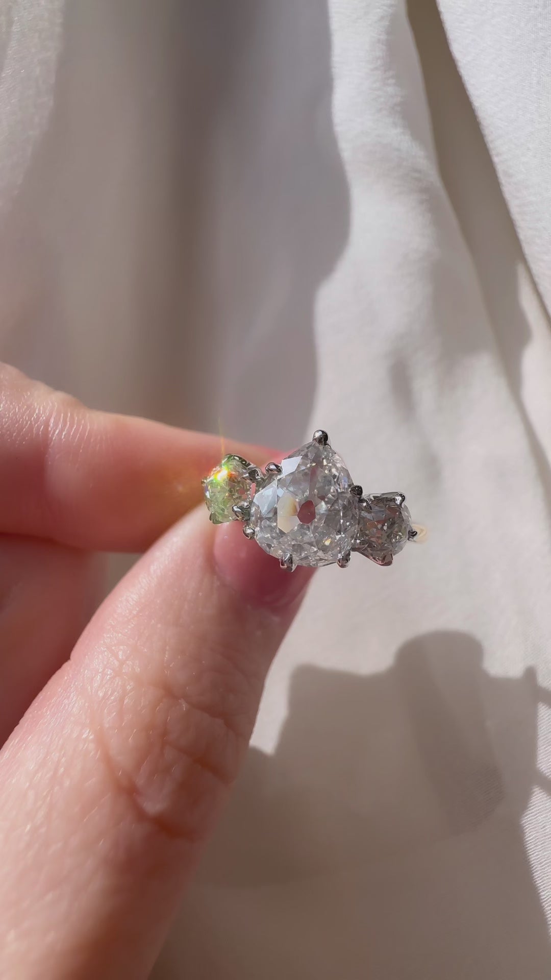 g-h-i color, si-i clarity diamond in two-tone setting