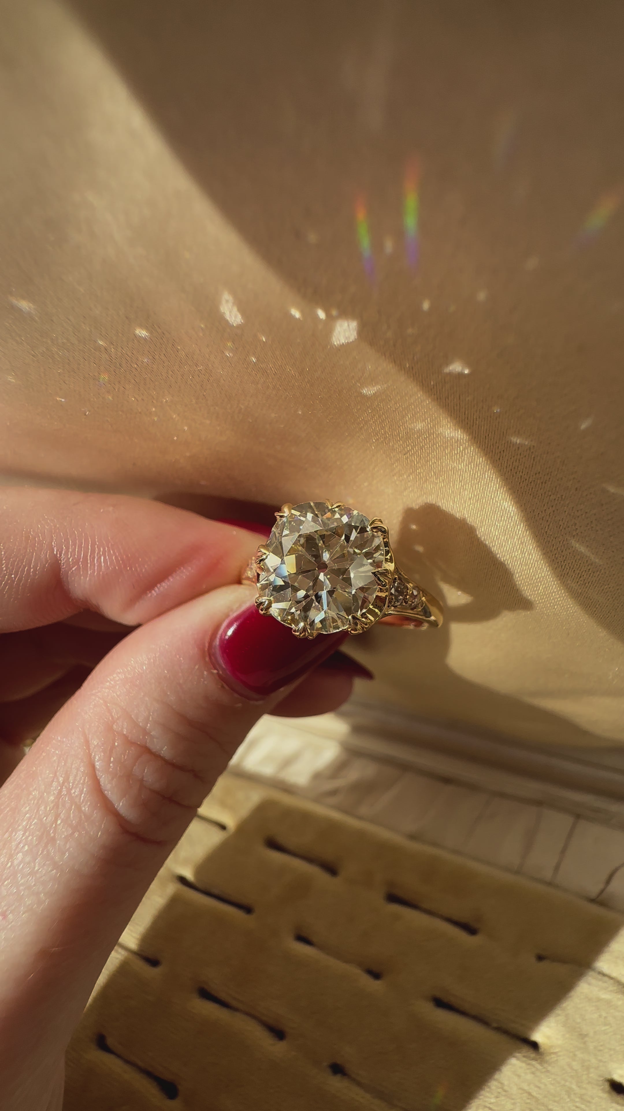 j-k-l color, si-i clarity diamond in yellow gold setting