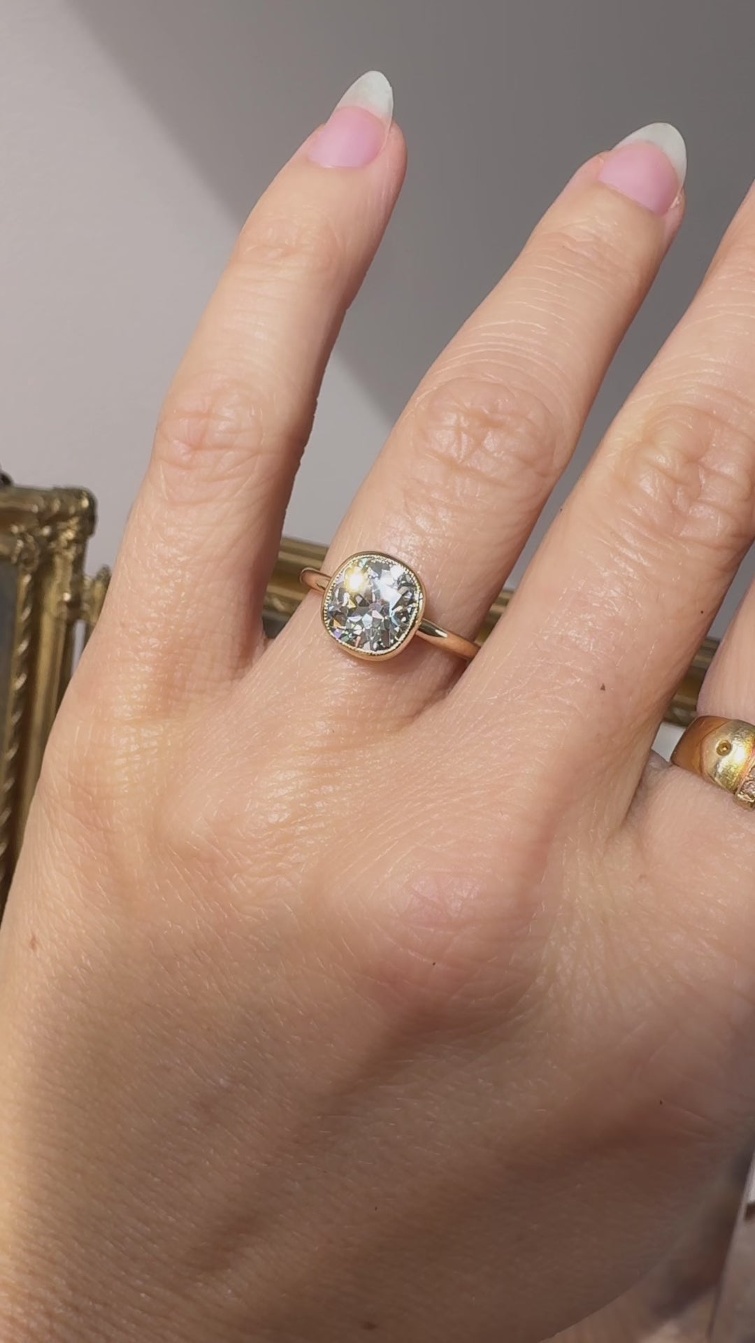 j-k-l color, si-i clarity diamond in yellow gold setting