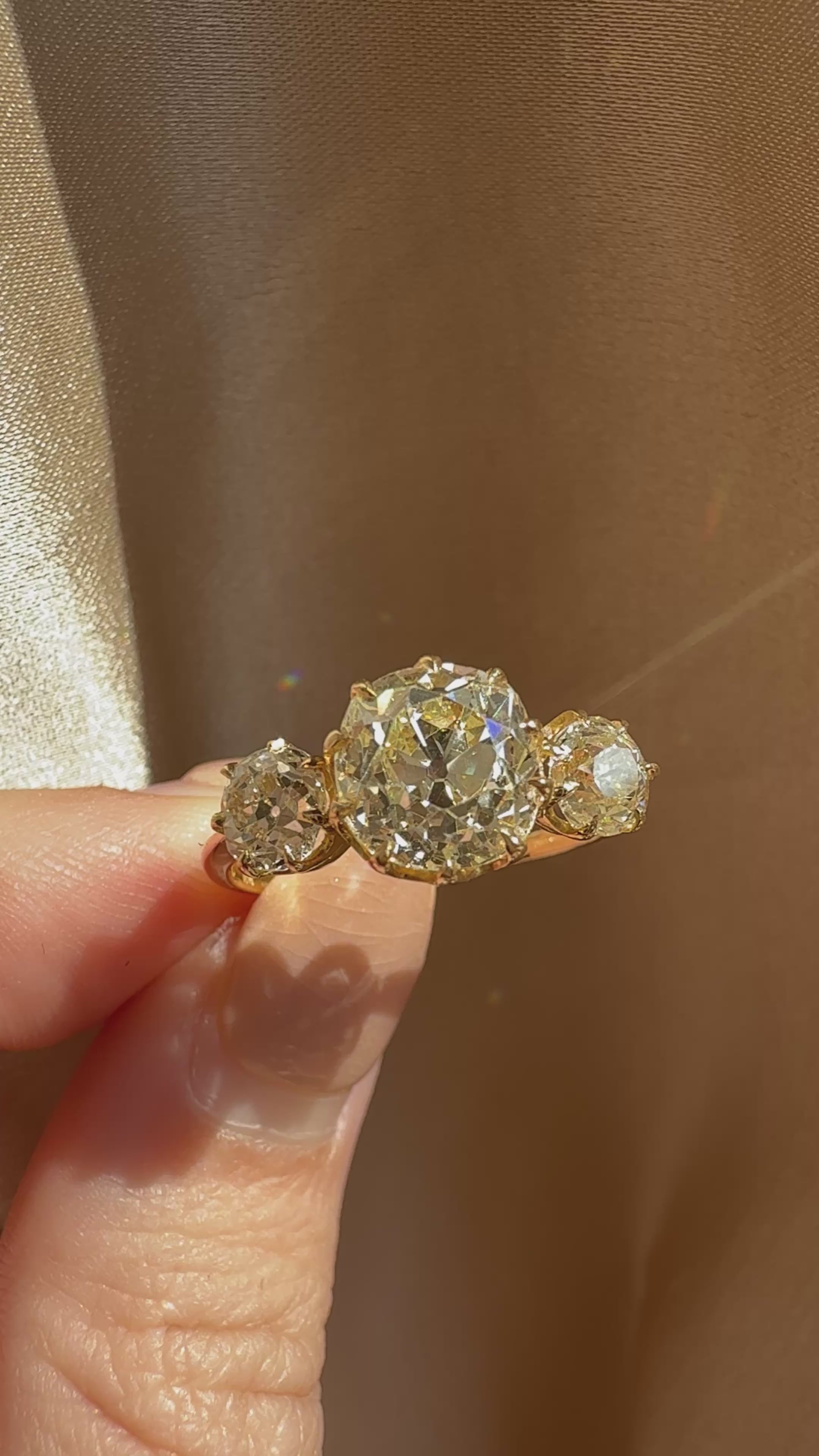 m-z color, vs clarity diamond in yellow gold setting