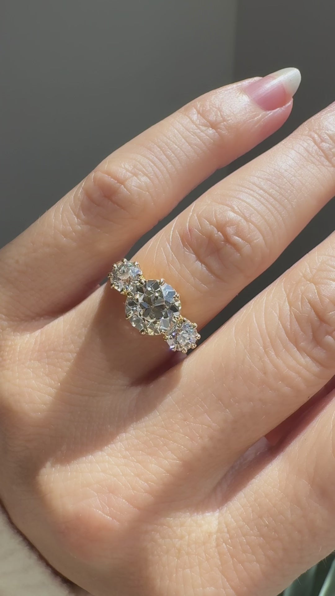 g-h-i color, si-i clarity in yellow gold setting