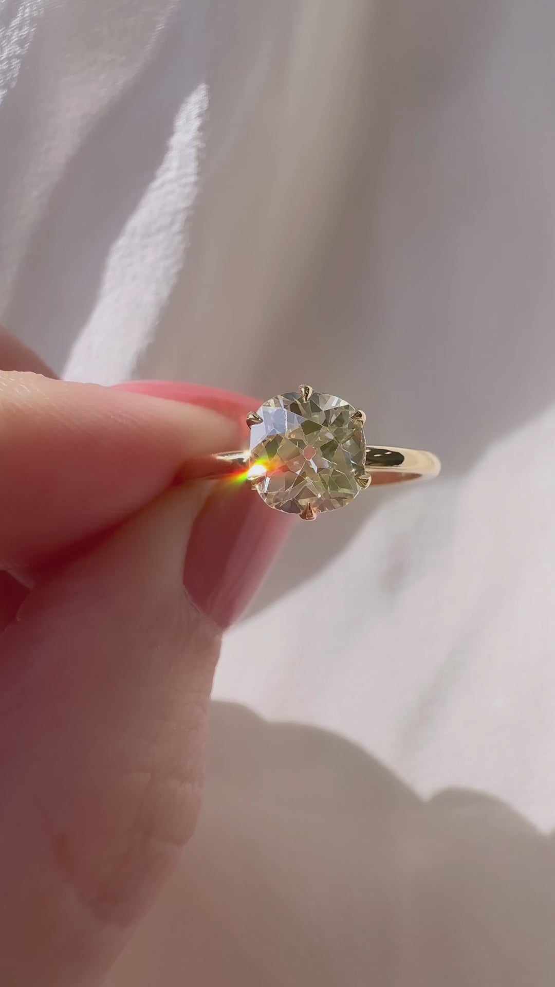 m-z color, si-i clarity diamond in yellow gold setting