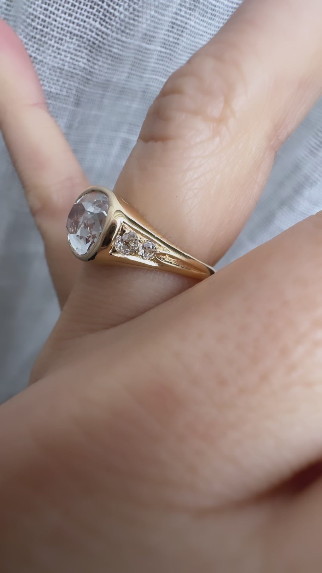 g-h-i color, vs clarity diamond in yellow gold setting