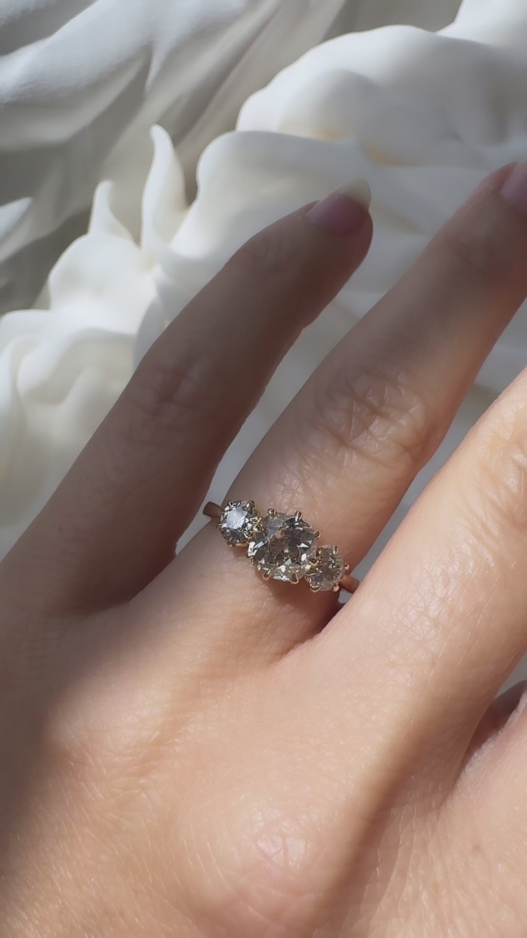 m-z color, si-i clarity diamond in yellow gold setting