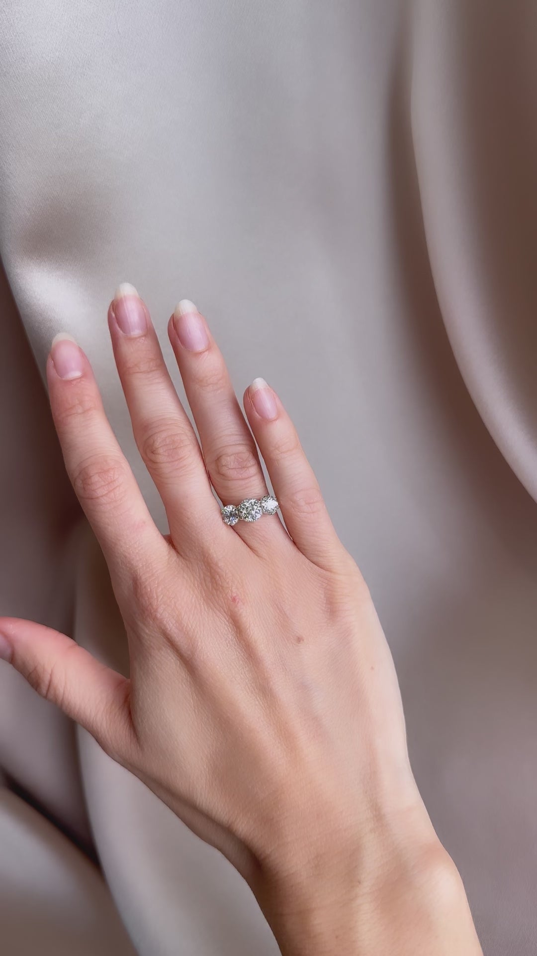 j-k-l color, si-i clarity diamond in two-tone setting