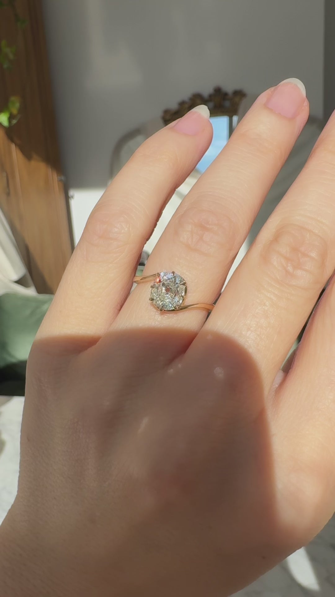 j-k-l color, si-i clarity diamond in yellow gold setting