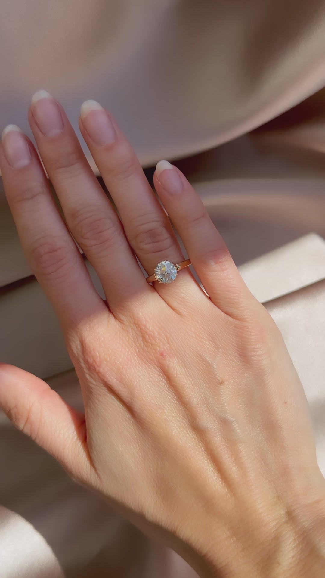 g-h-i color, si-i clarity diamond in yellow gold setting