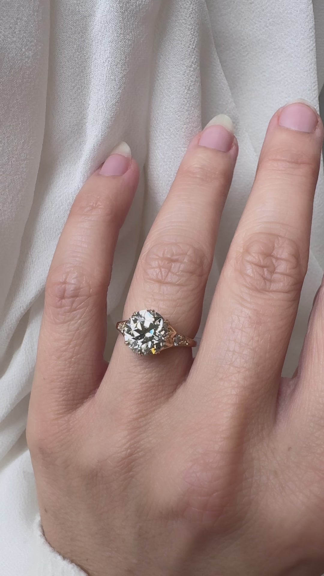 m-z color, si-i clarity diamond in yellow gold setting