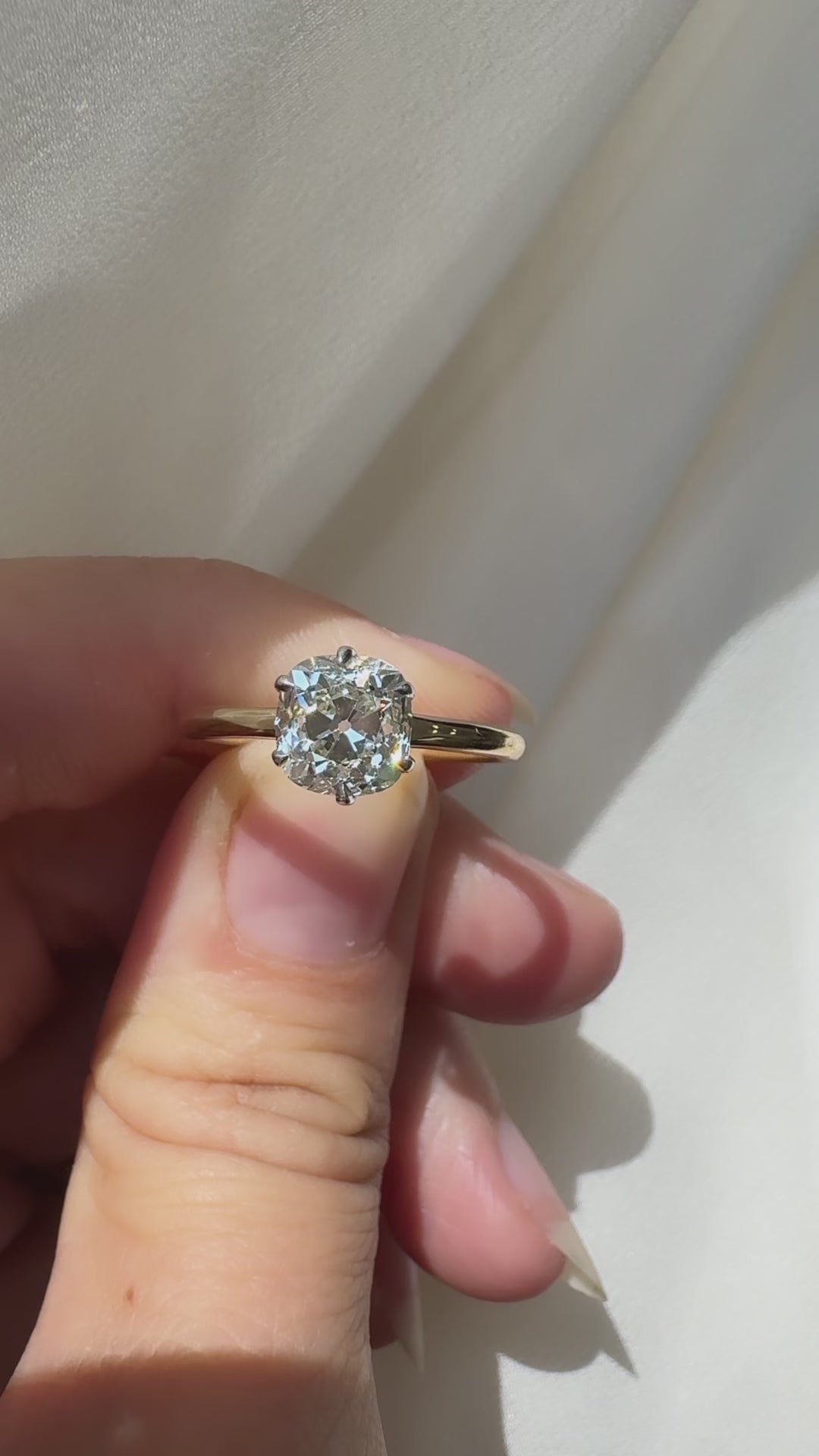 j-k-l color, vs clarity diamond in two-tone setting
