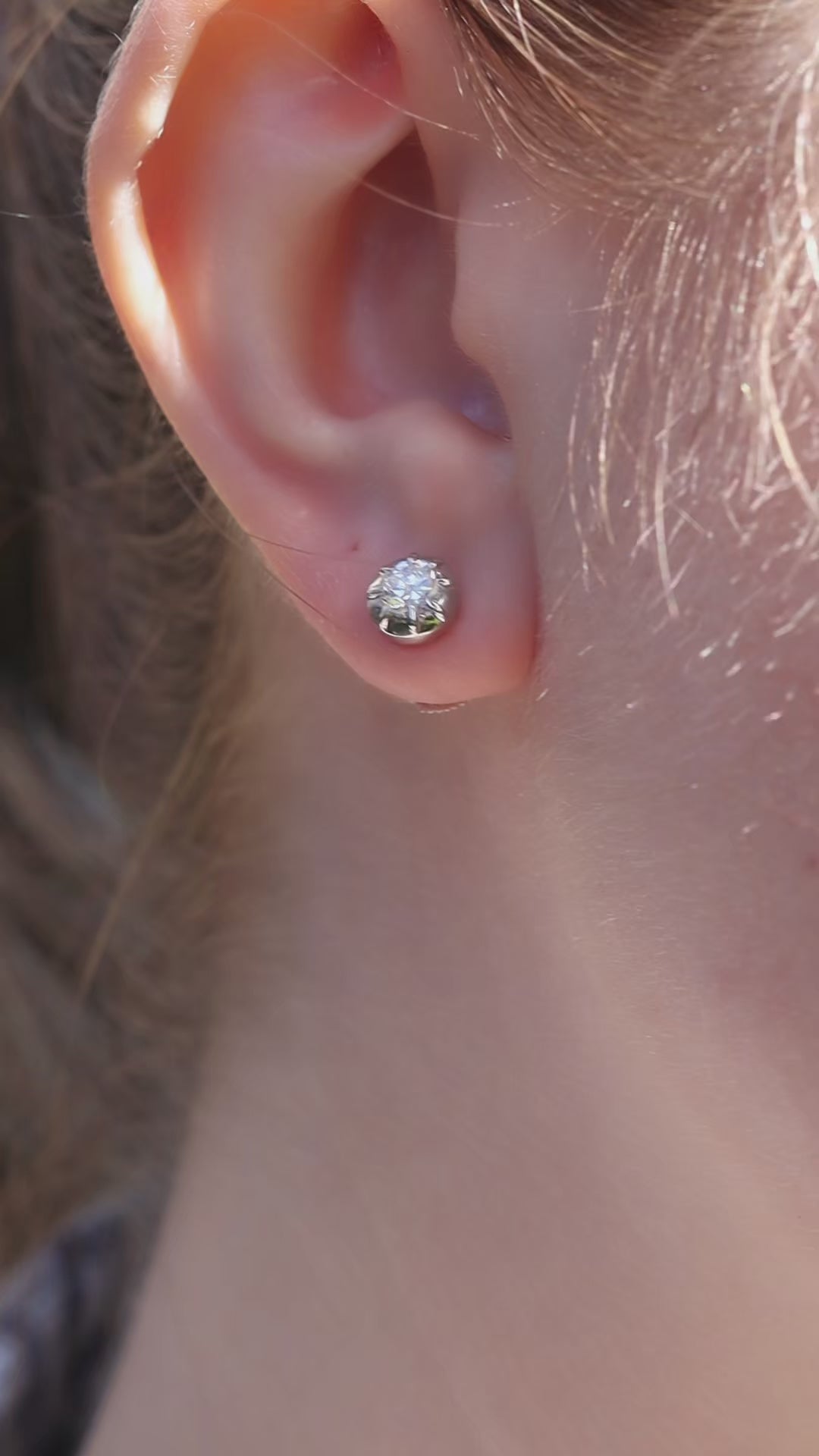 g-h-i color, vs clarity diamond in platinum setting