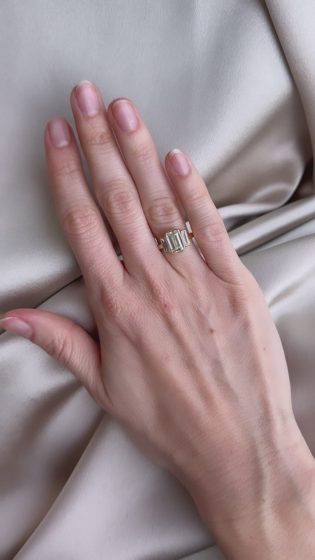 j-k-l color, si-i clarity diamond in yellow gold setting