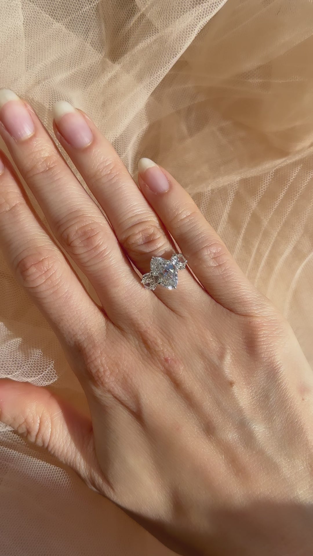 d-e-f color, vs clarity diamond in two-tone setting