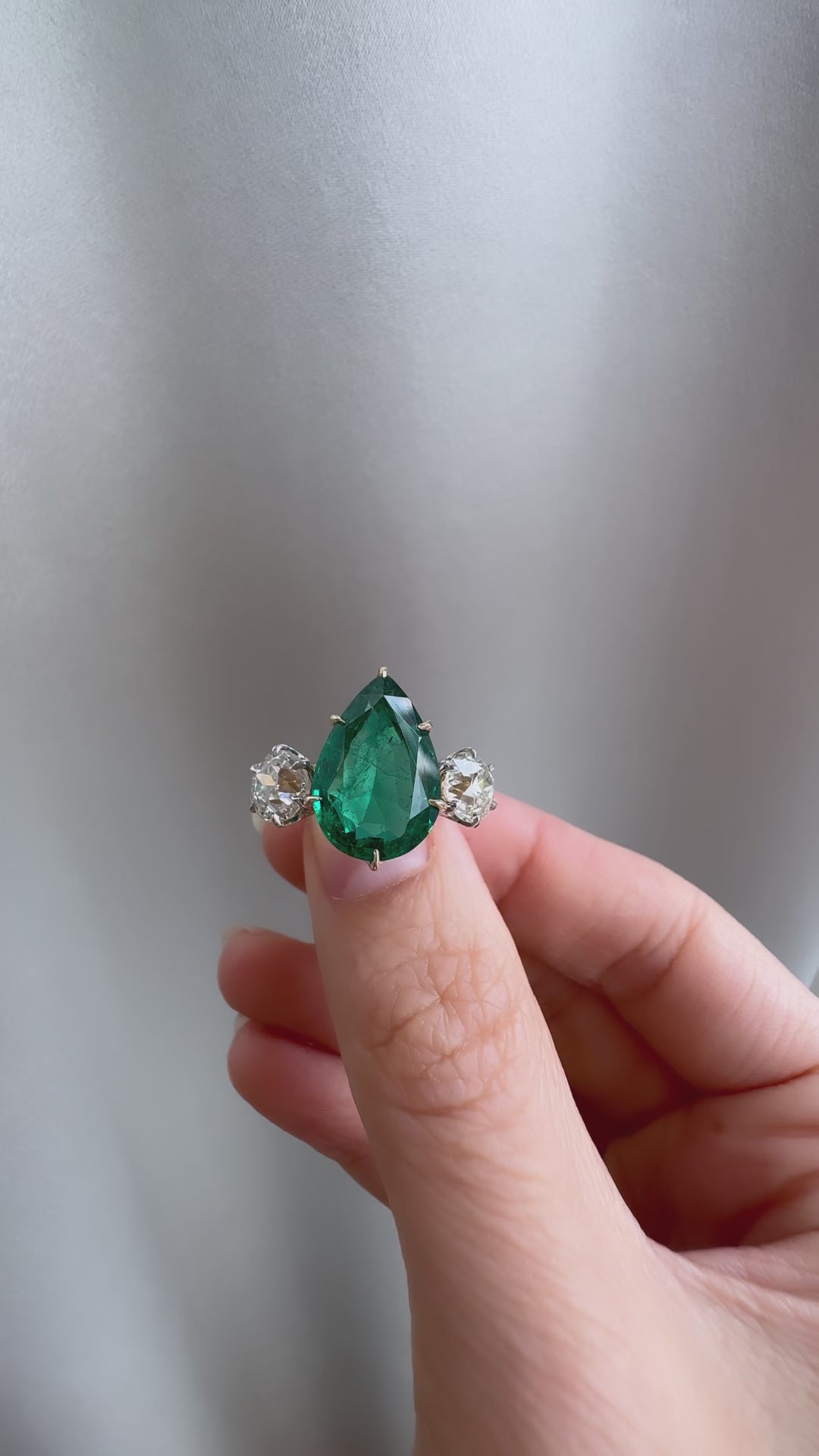 m-z color, vs clarity diamond in yellow gold setting