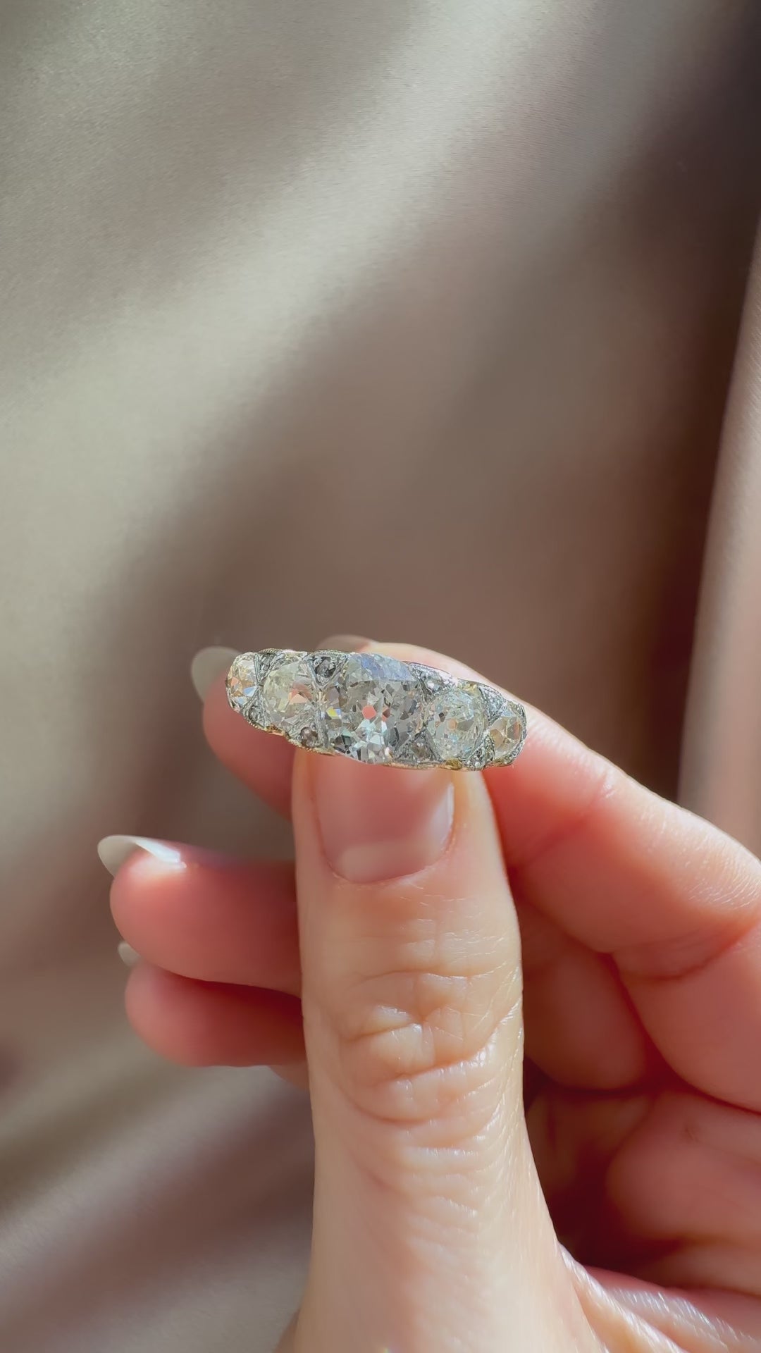 j-k-l color, si-i clarity diamond in two-tone setting