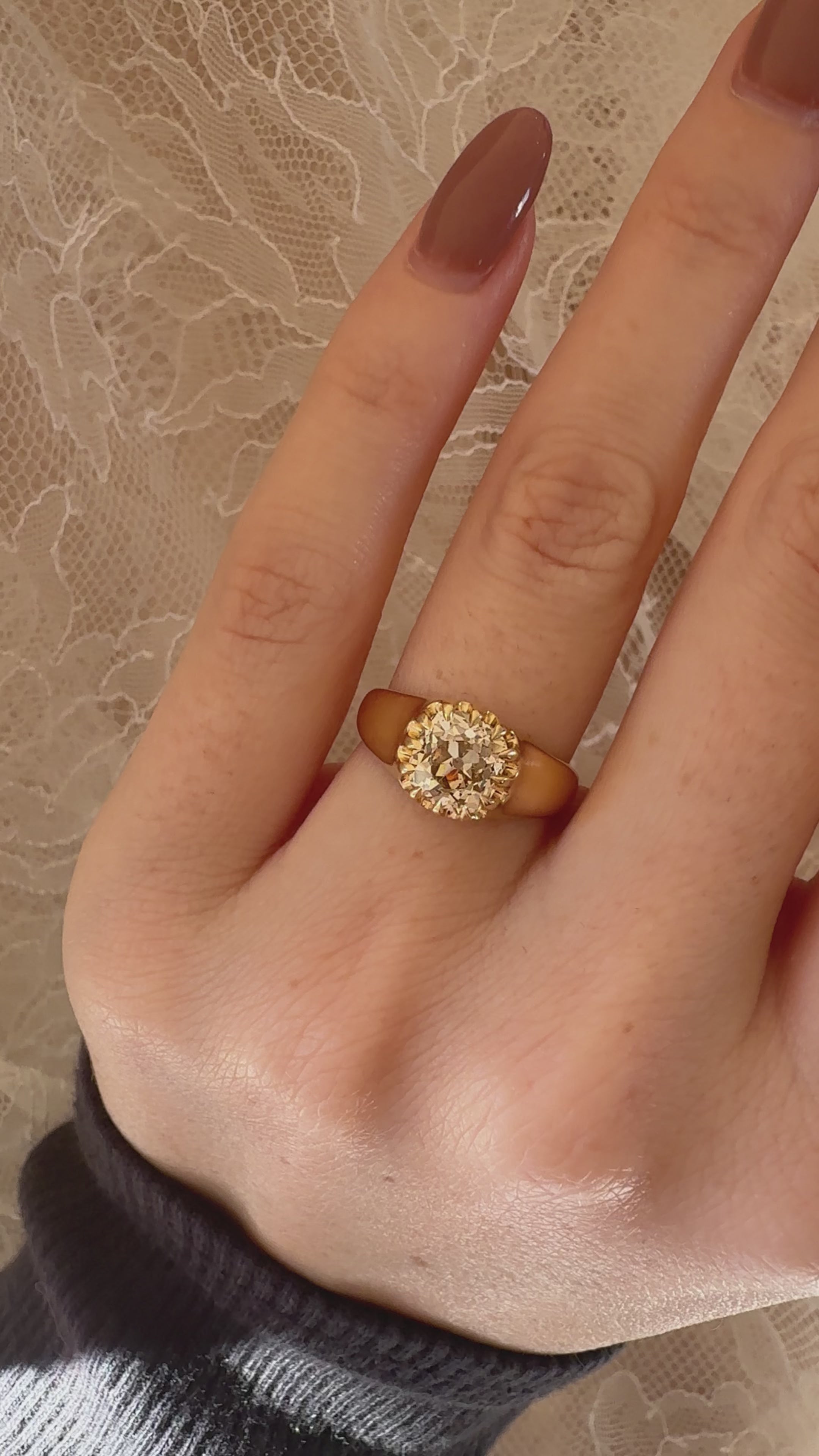 fancy color, si-i clarity diamond in yellow gold setting
