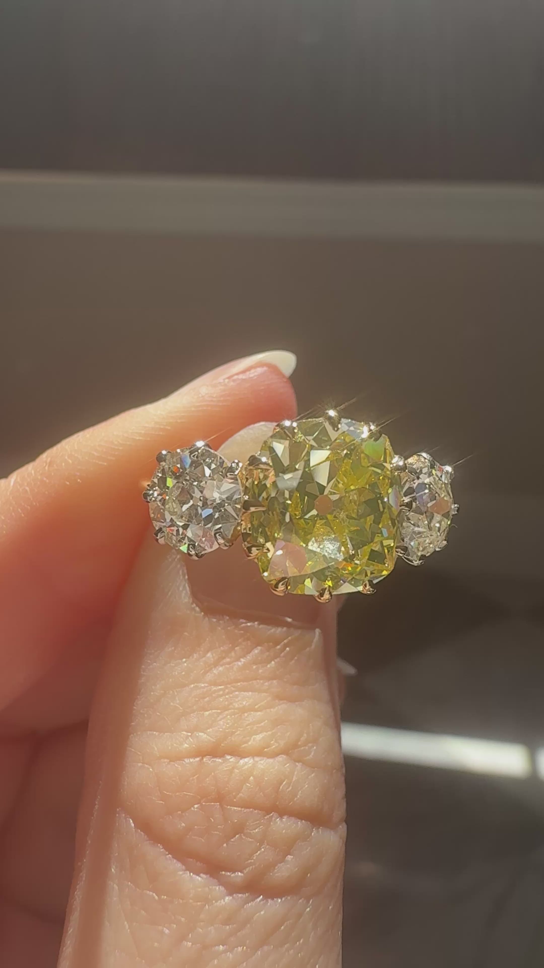 fancy color, si-i clarity diamond in two-tone setting