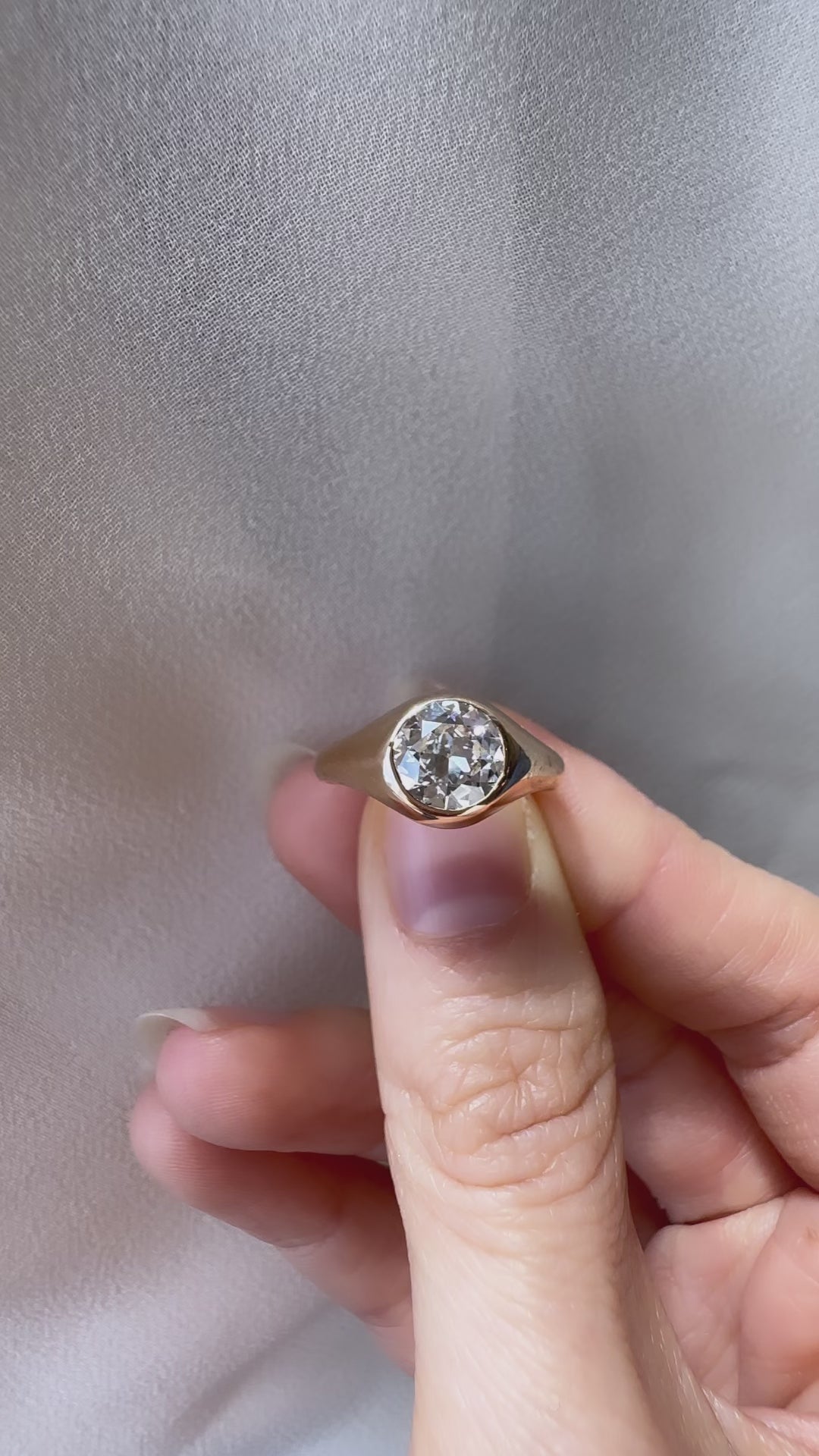 g-h-i color, vvs clarity diamond in yellow gold setting