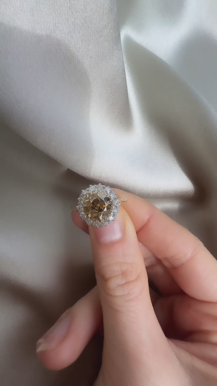 fancy color, si-i clarity diamond in two-tone setting