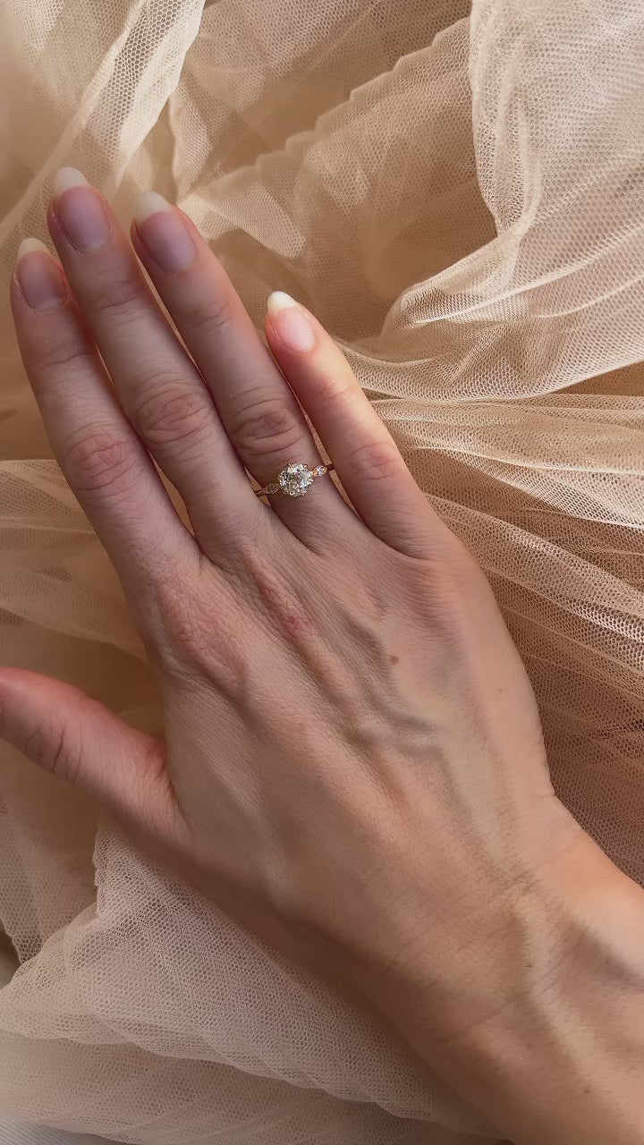 m-z color, vs clarity diamond in yellow gold setting