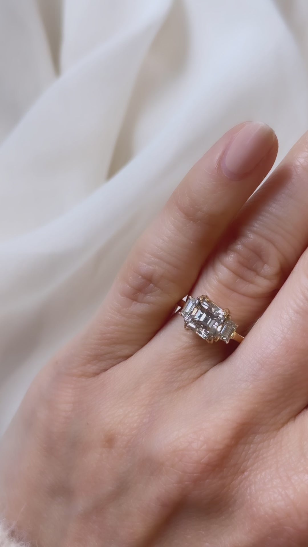 fancy color, si-i clarity diamond in yellow gold setting