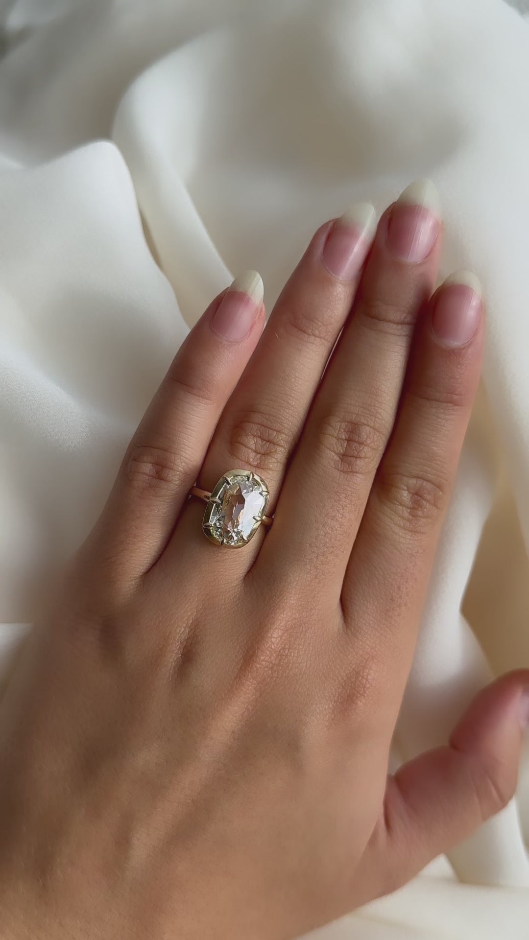 j-k-l color, si-i clarity diamond in yellow gold setting