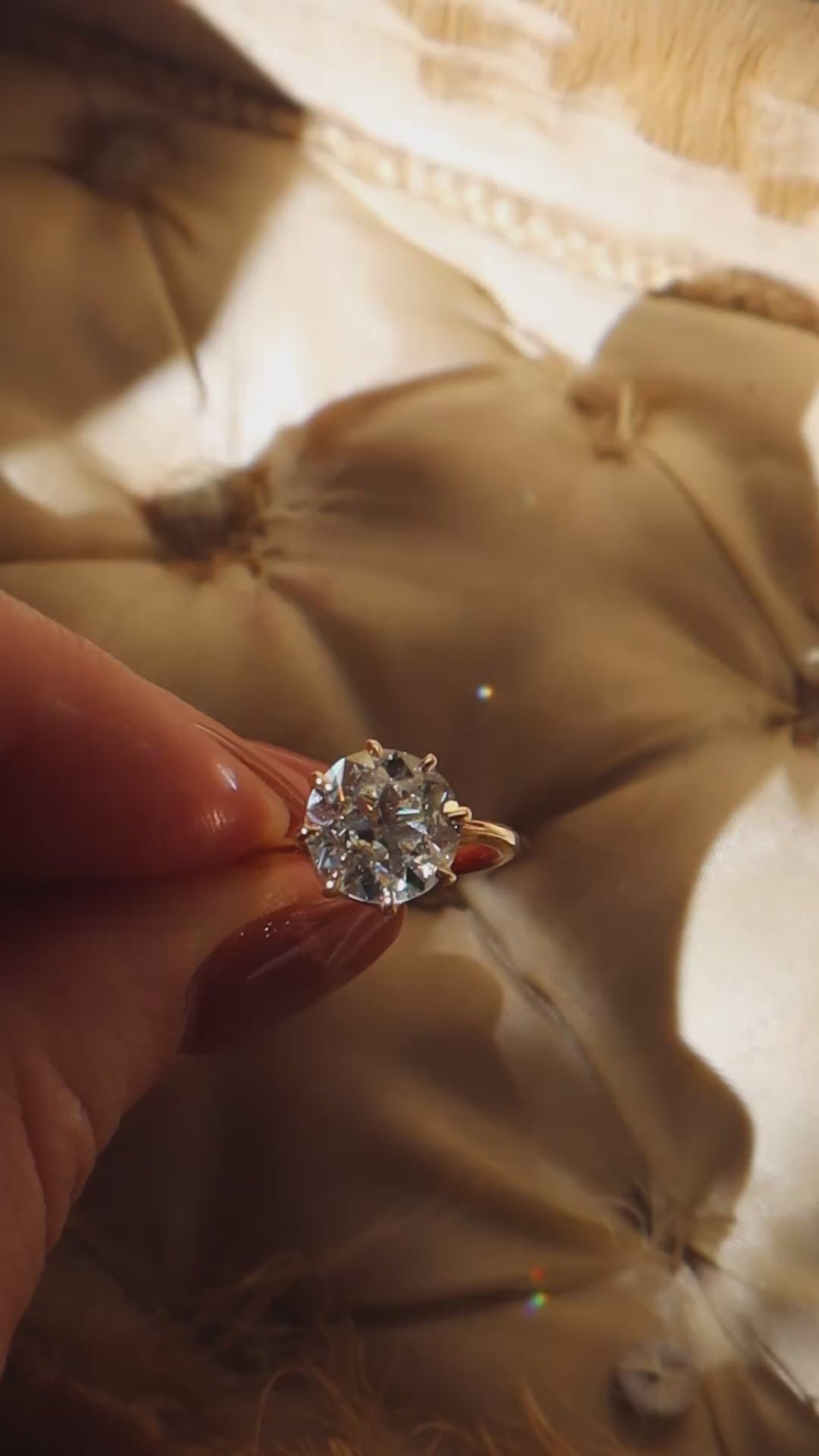 m-z color, vvs clarity diamond in yellow gold setting