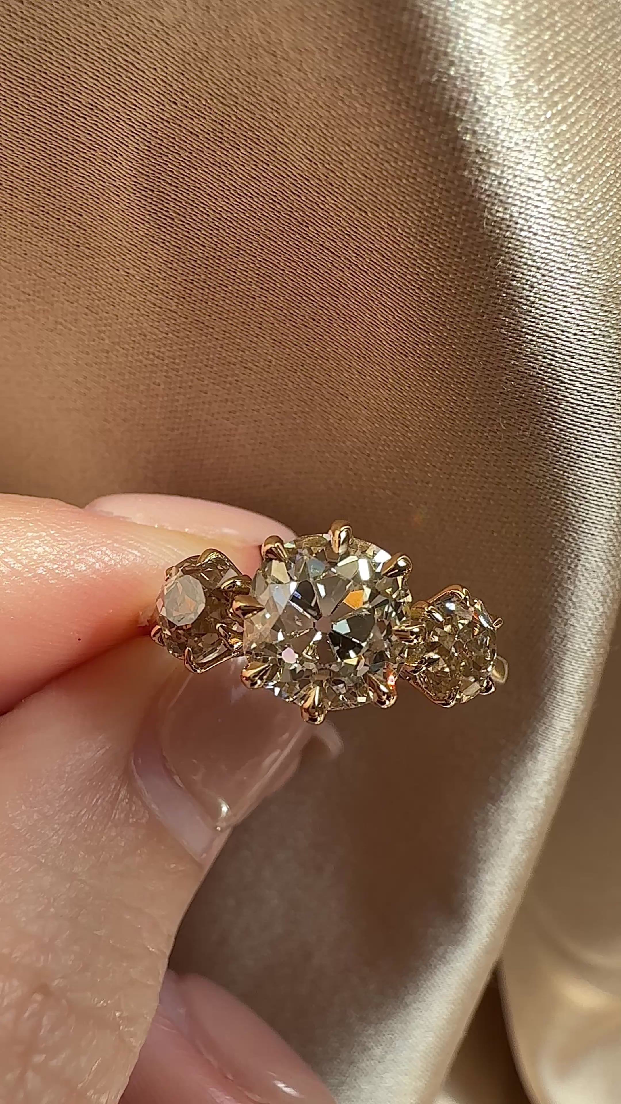 g-h-i color, vs clarity diamond rings in yellow gold setting