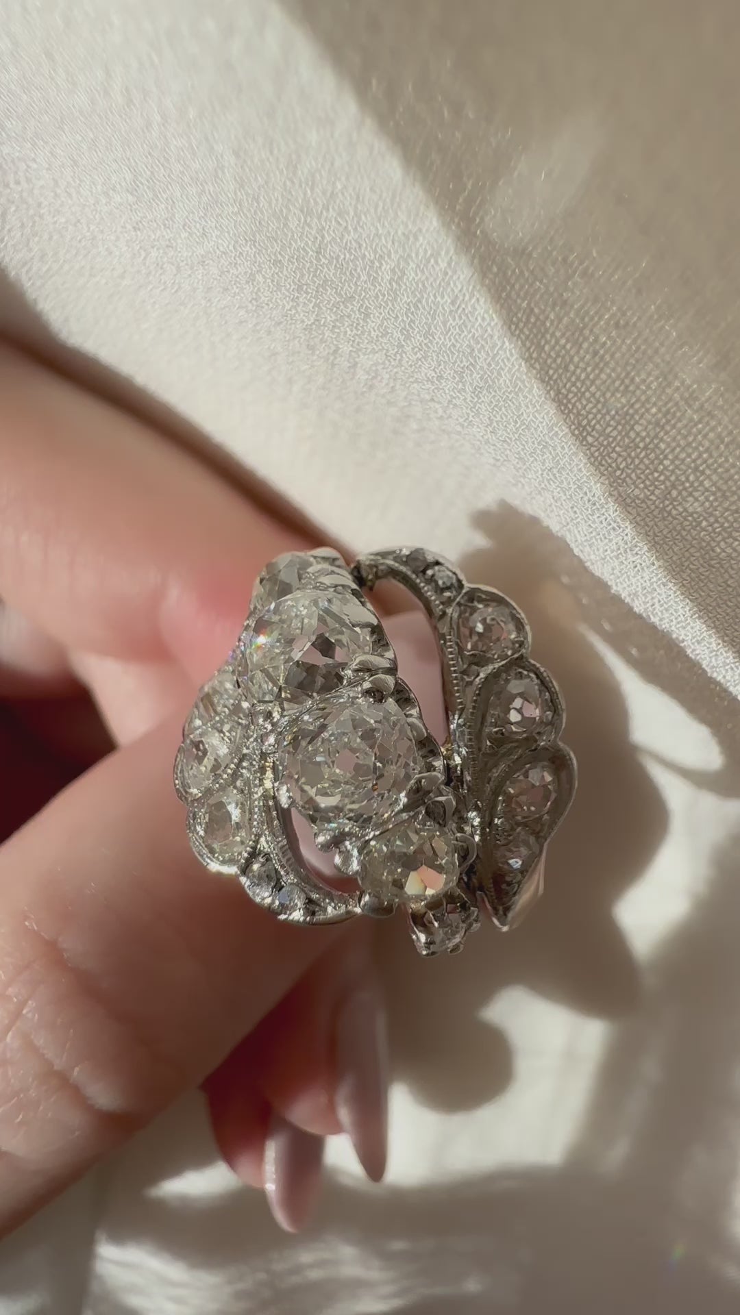 g-h-i color, vs clarity diamond in two-tone setting