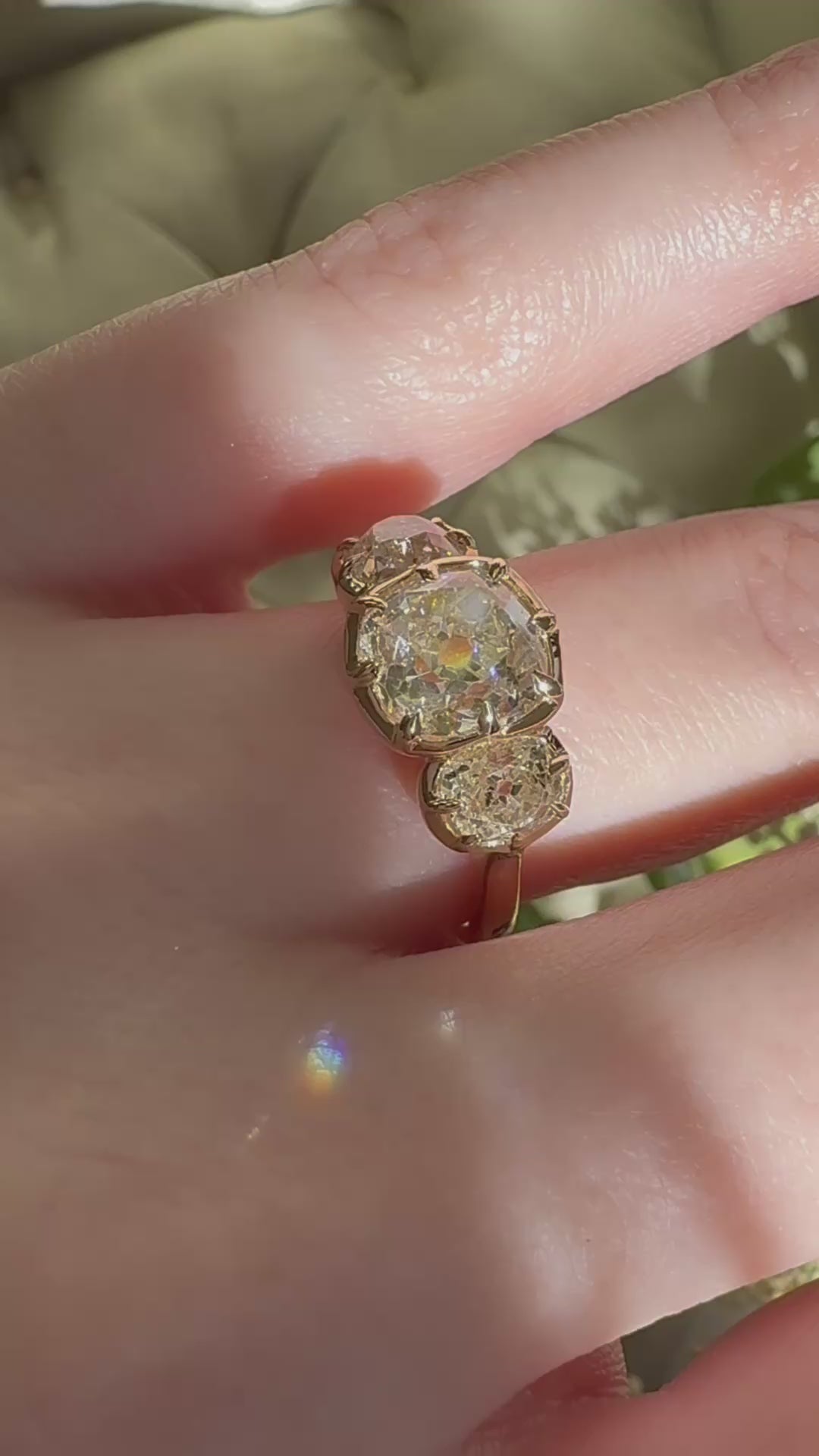 m-z color, si-i clarity diamond in yellow gold setting