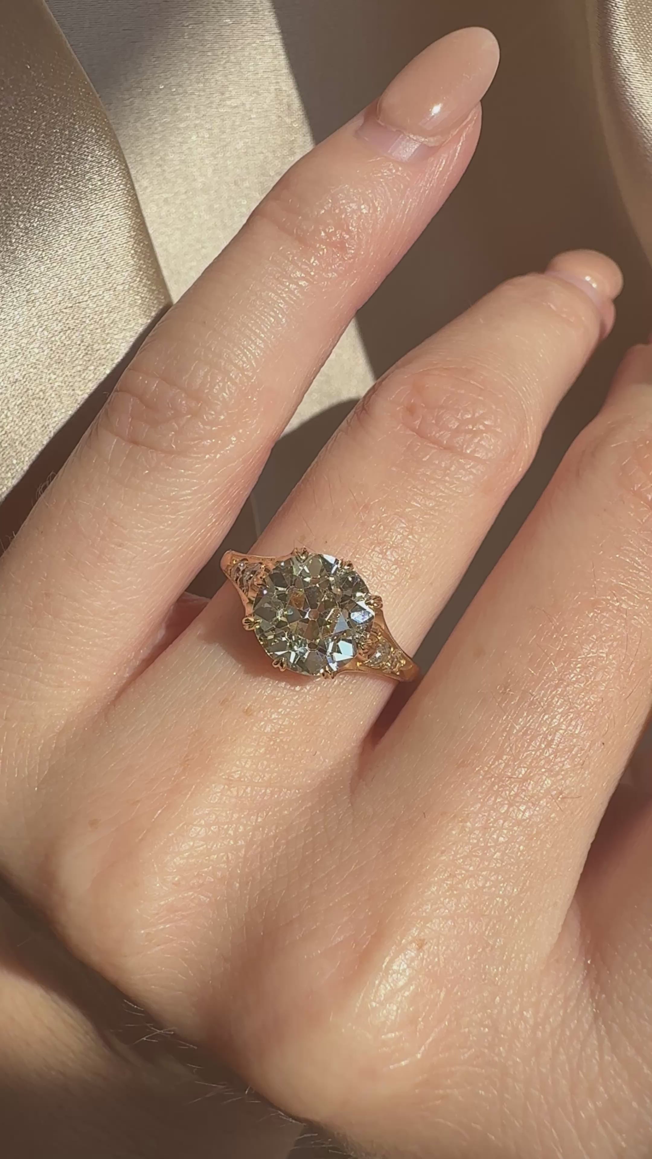 m-z color, vvs clarity diamond in yellow gold setting