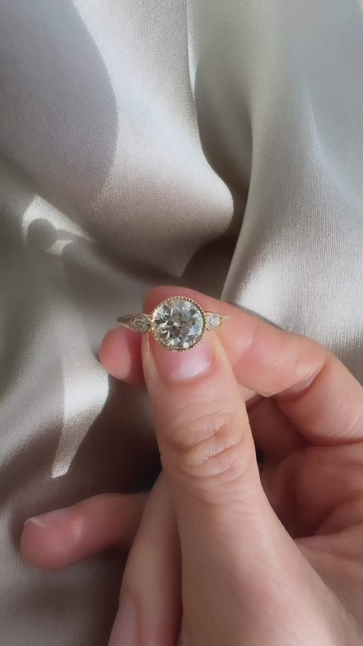 m-z color, vs clarity diamond in yellow gold setting