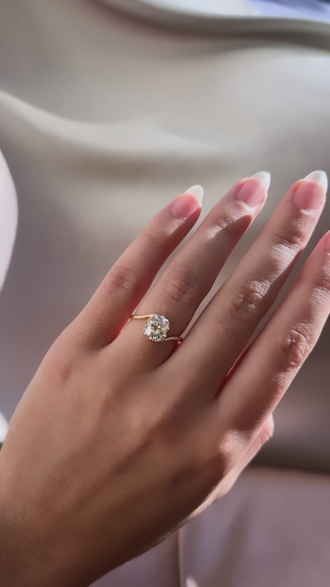 m-z color, si-i clarity diamond in yellow gold setting