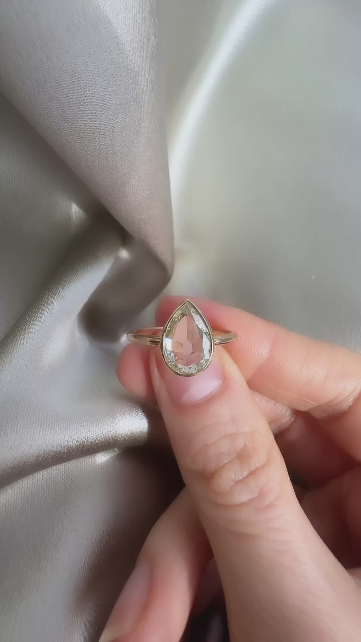 m-z color, si-i clarity diamond in yellow gold setting