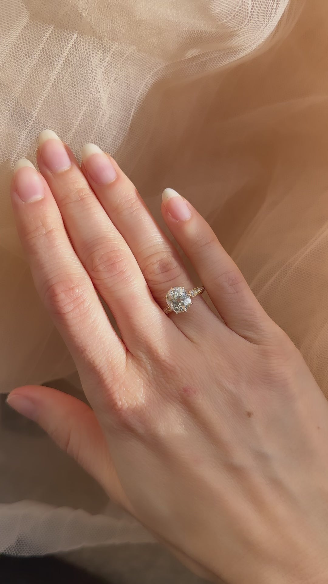 j-k-l color, si-i clarity diamond in yellow gold setting