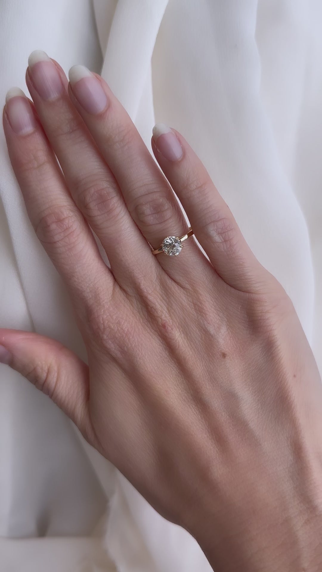 m-z color, si-i clarity diamond in yellow gold setting