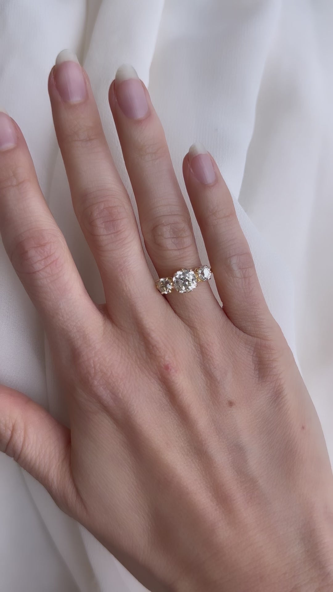 m-z color, vs clarity diamond in yellow gold setting