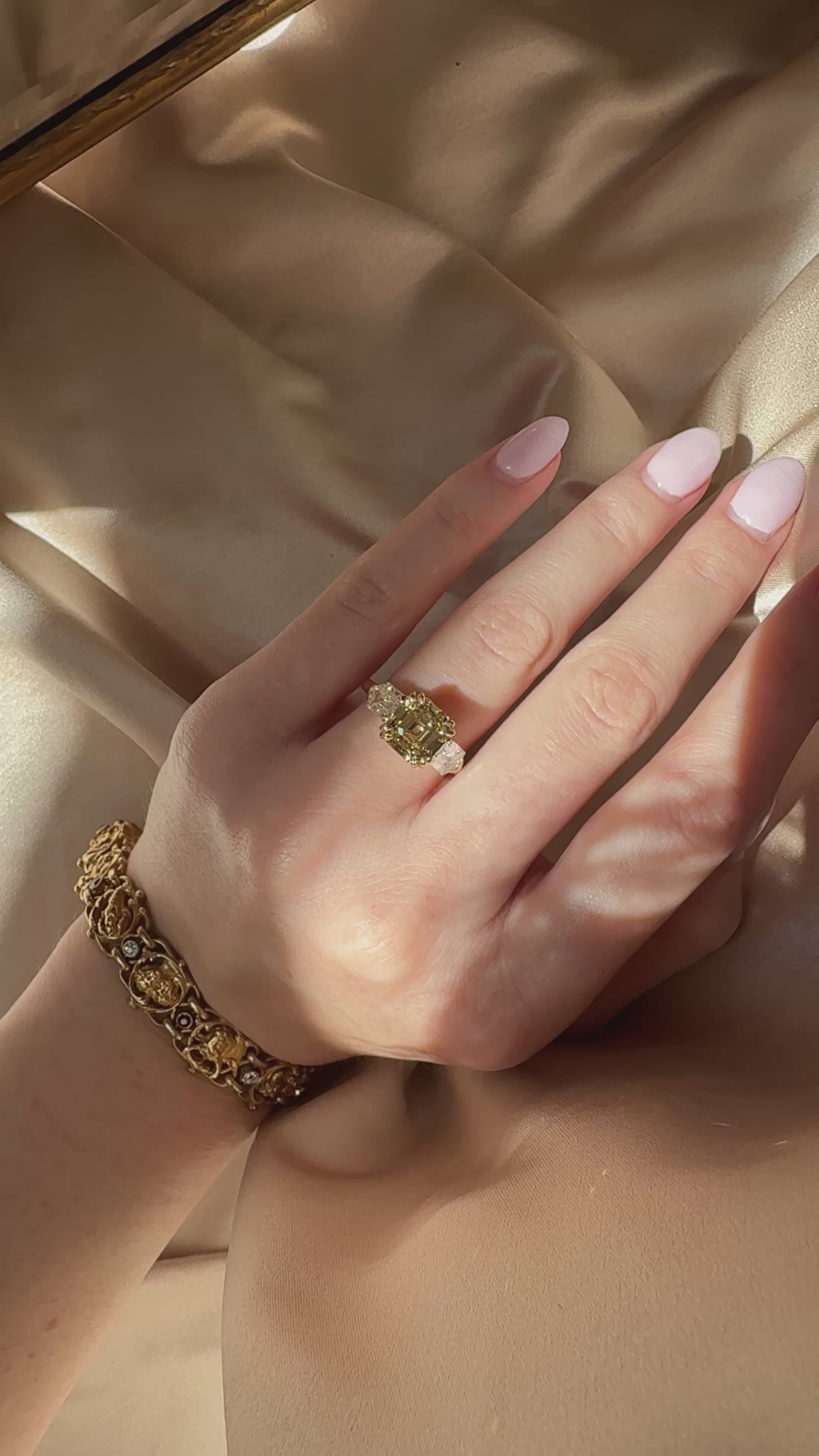 fancy color, si-i clarity diamond in yellow gold setting