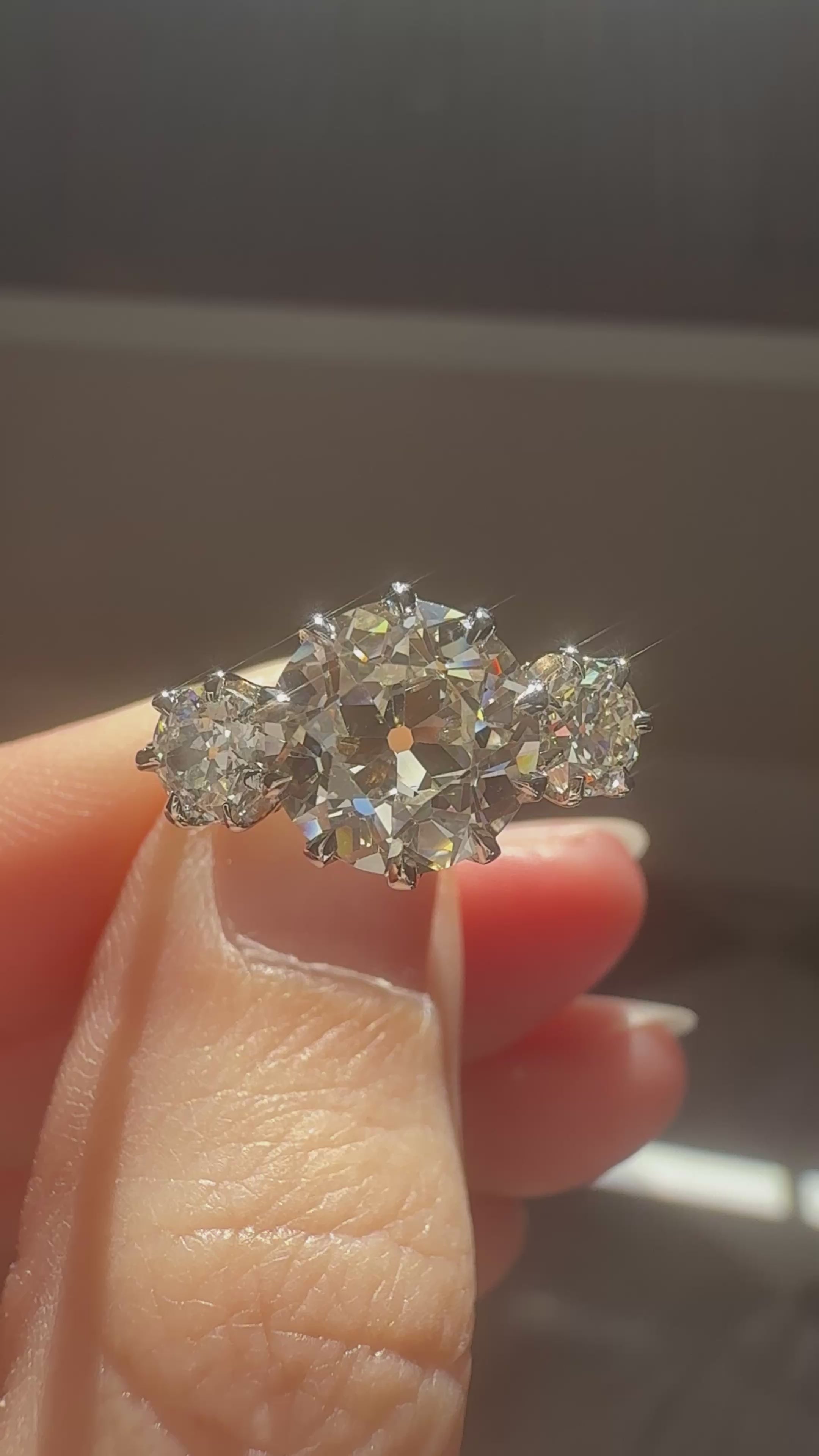 g-h-i color, vs clarity diamond in two-tone setting