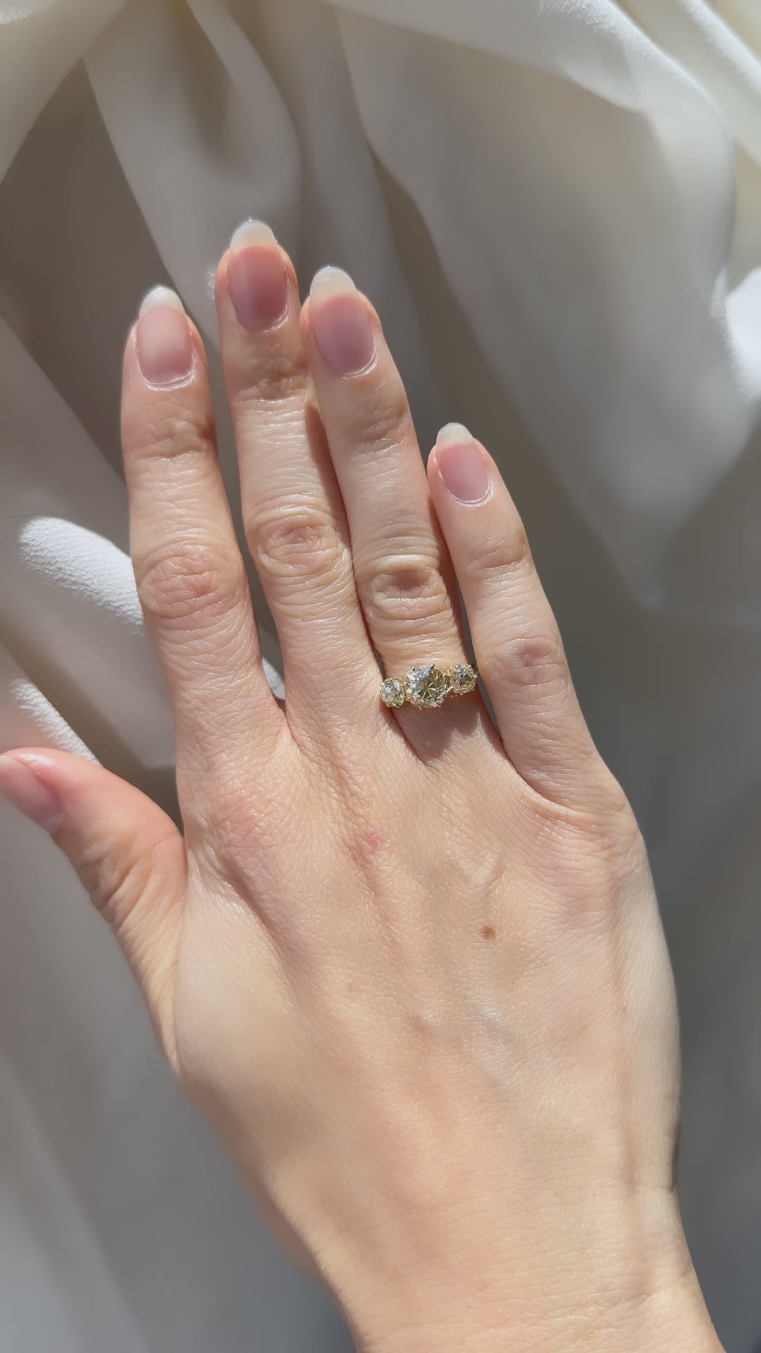 m-z color, vs clarity diamond in yellow gold setting