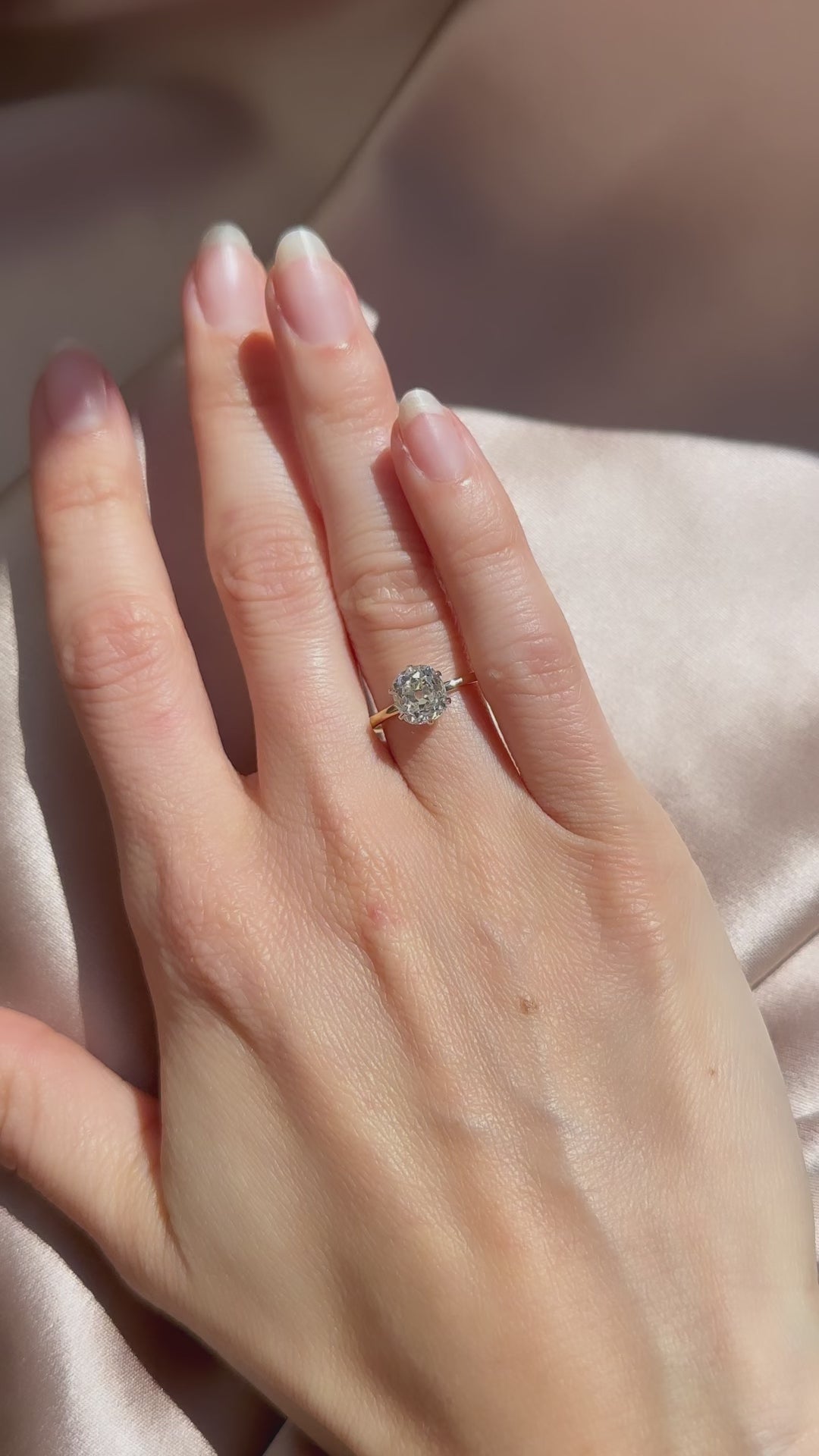 g-h-i color, vs clarity diamond in two-tone setting