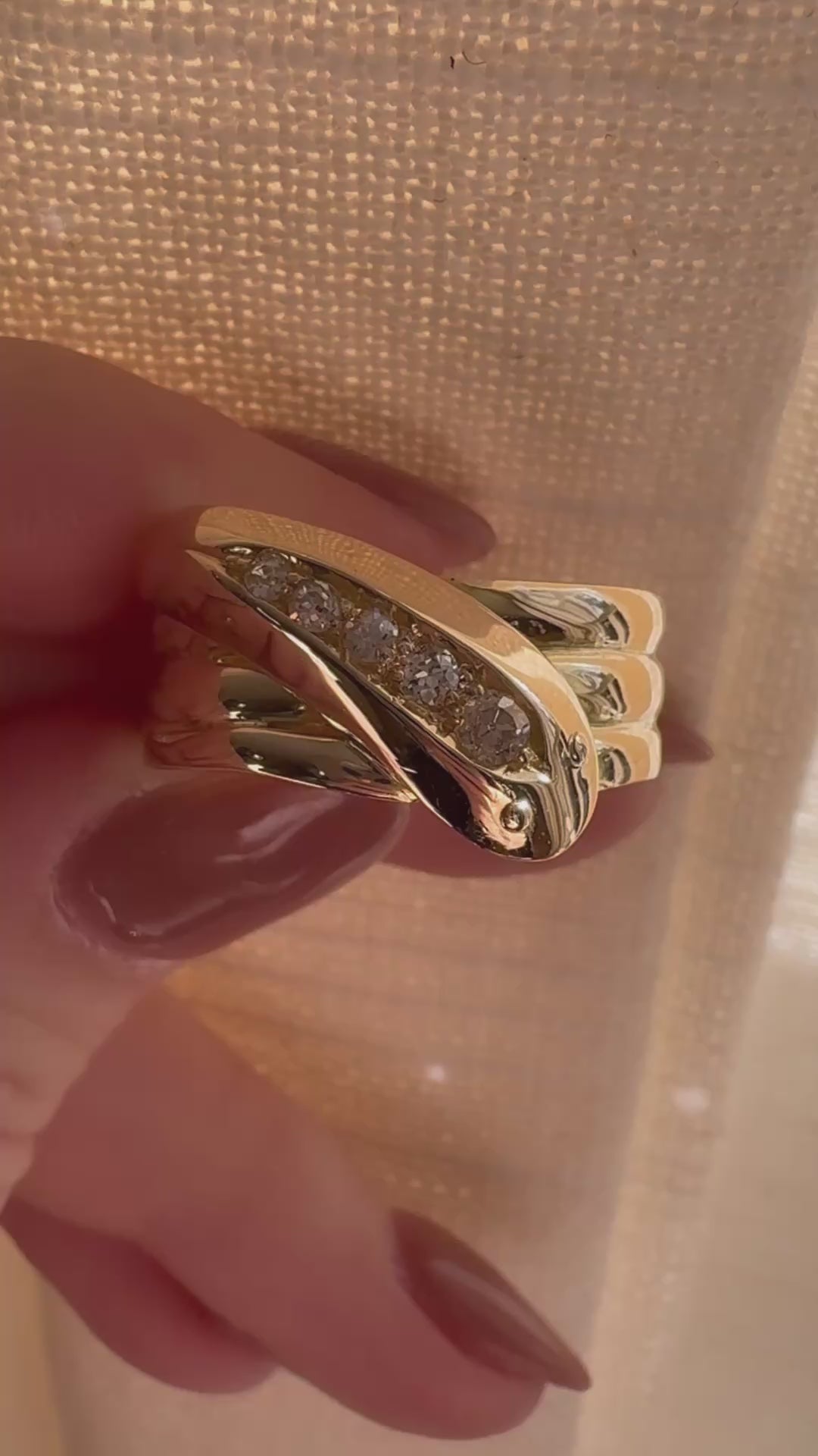 g-h-i color, si-i clarity diamond in yellow gold setting