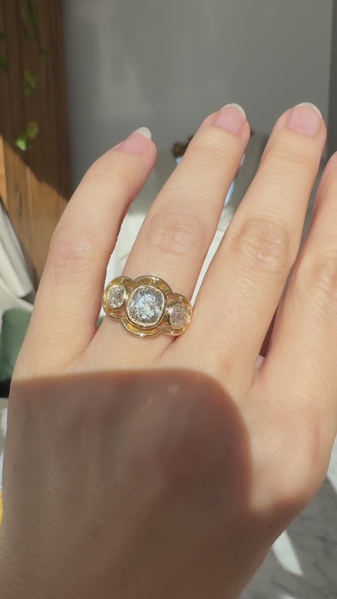 j-k-l color, si-i clarity diamond in yellow gold setting