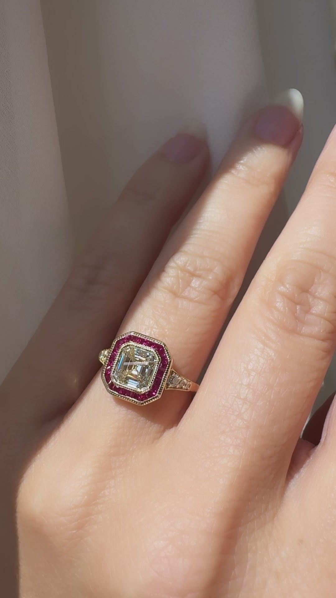 m-z color, vs clarity diamond in yellow gold setting