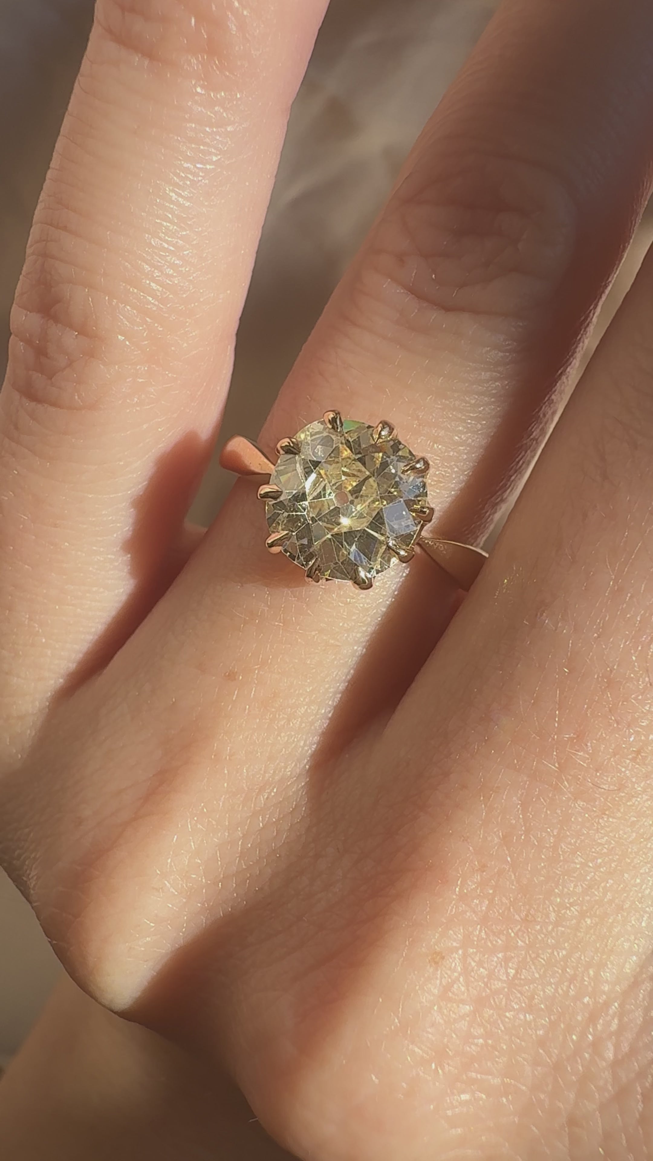 m-z color, vs clarity diamond in yellow gold setting