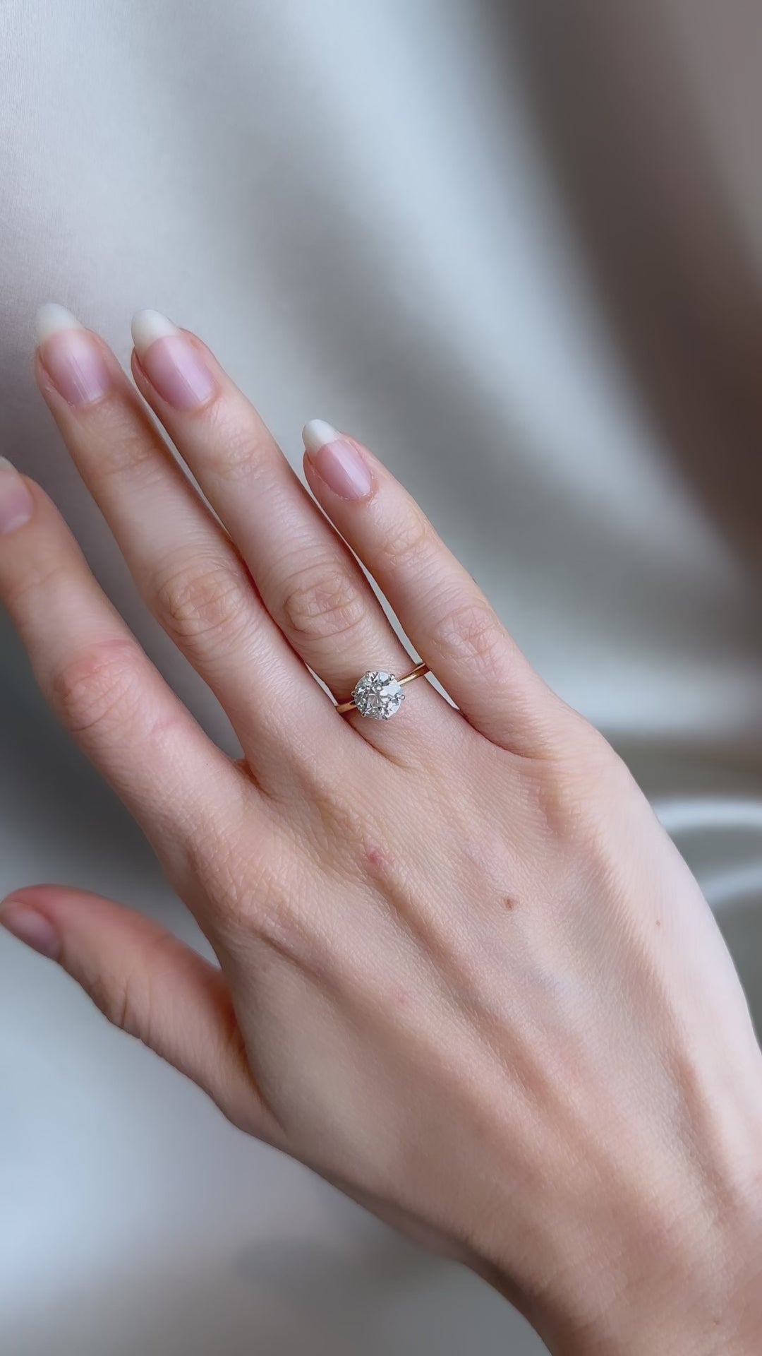 j-k-l color, vs clarity diamond in two-tone setting