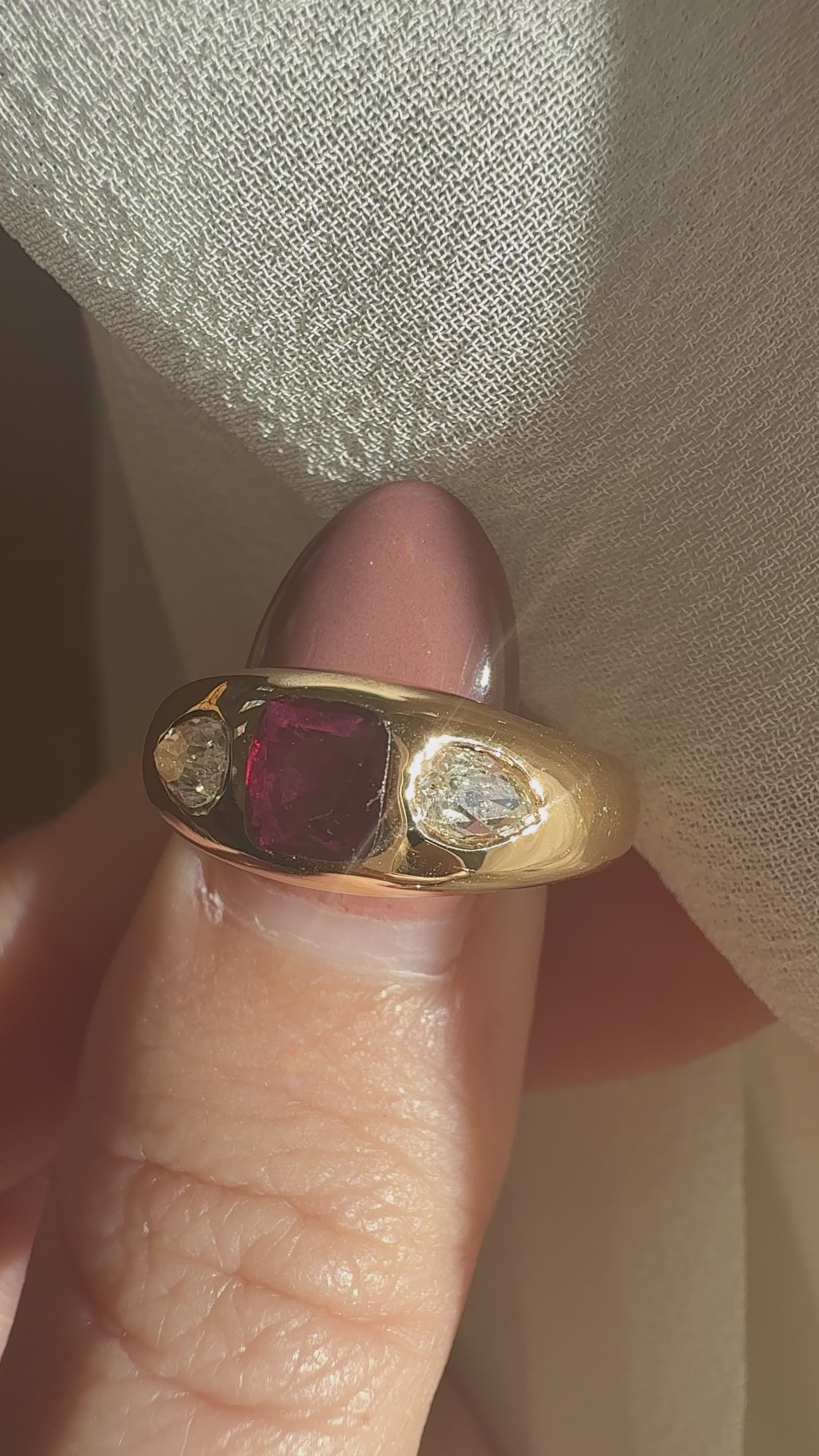 m-z color, si-i clarity diamond in yellow gold setting